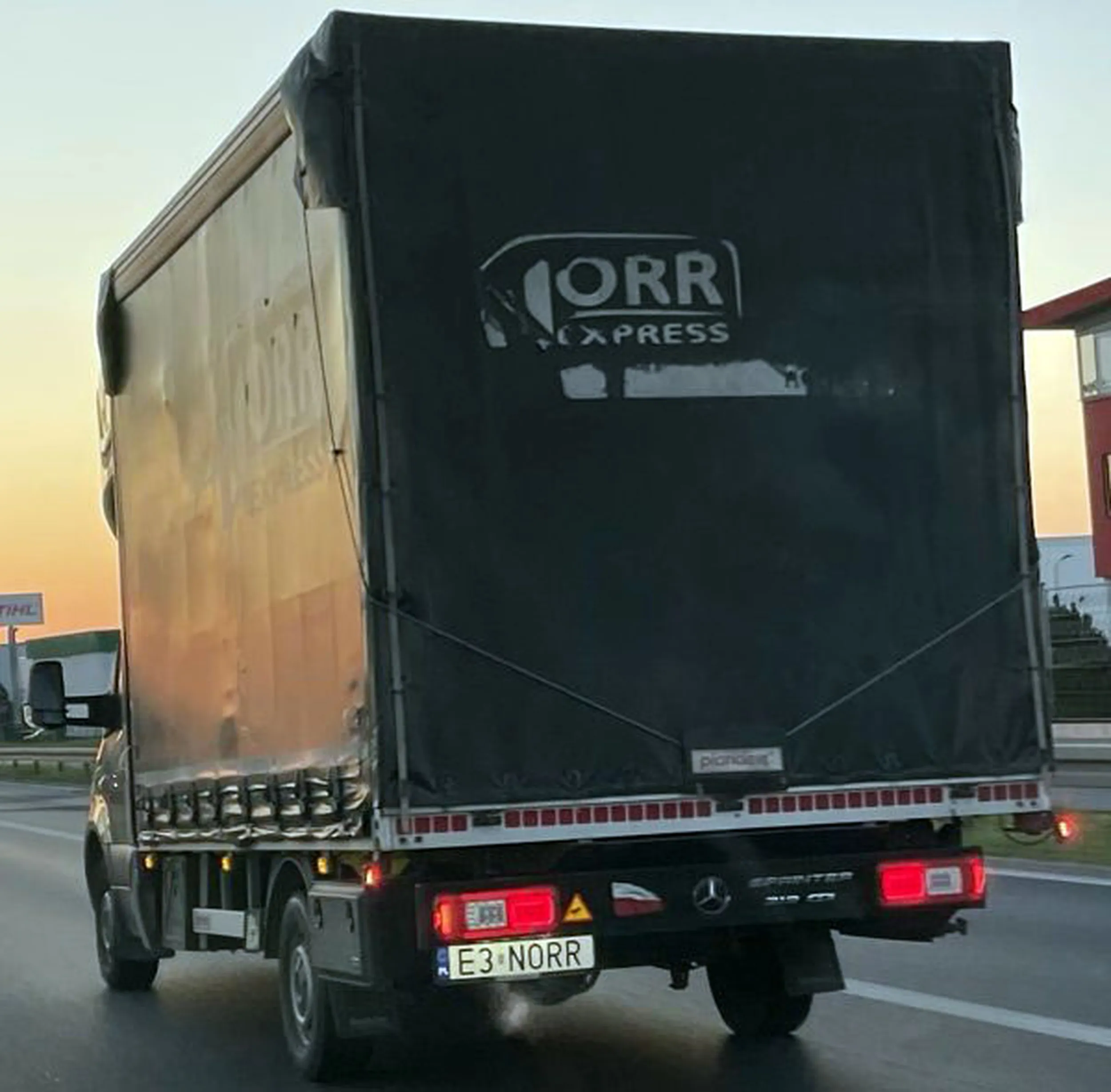 Fajny numer, blacha E3 NORR