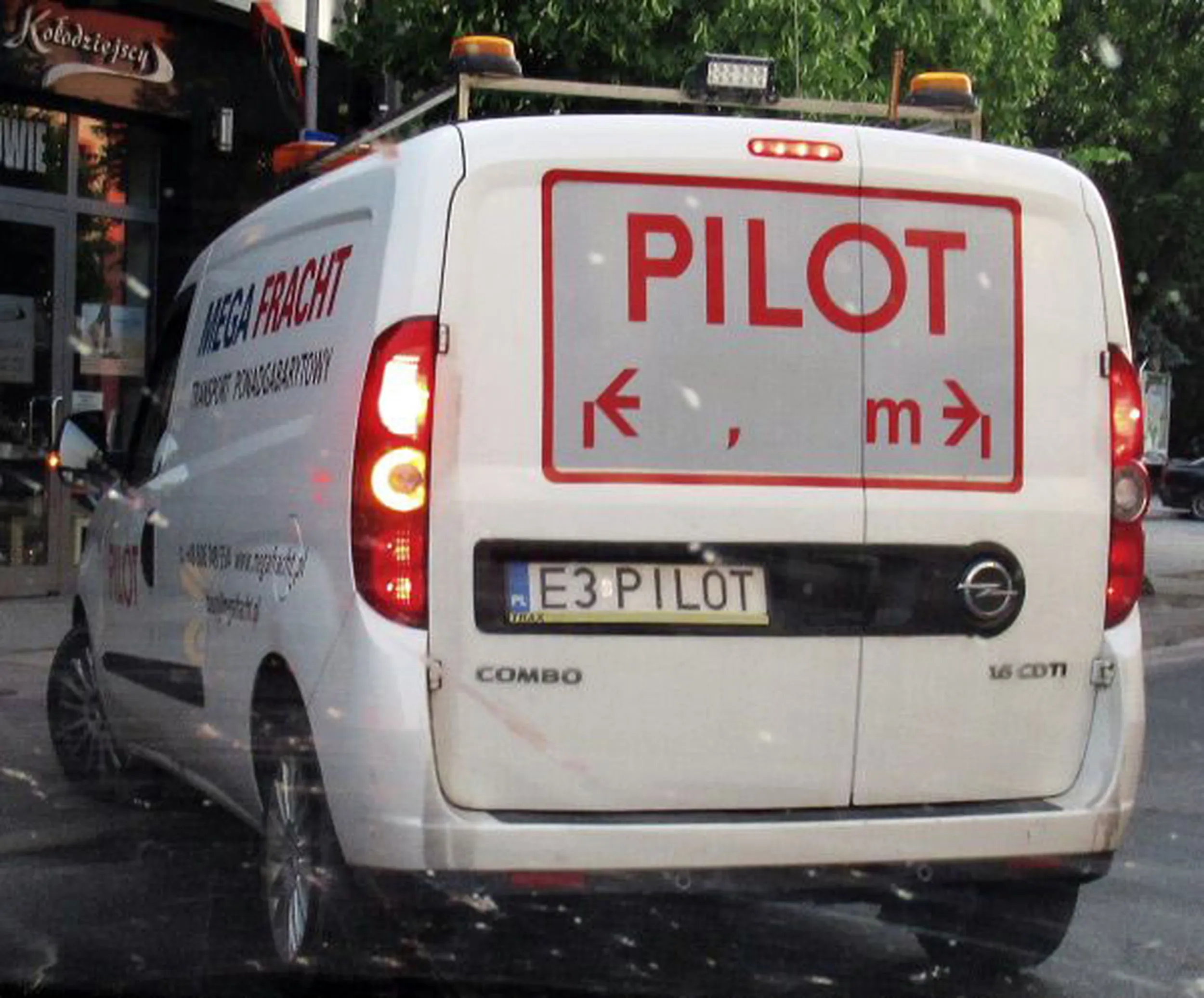 Fajny numer, blacha E3 PILOT