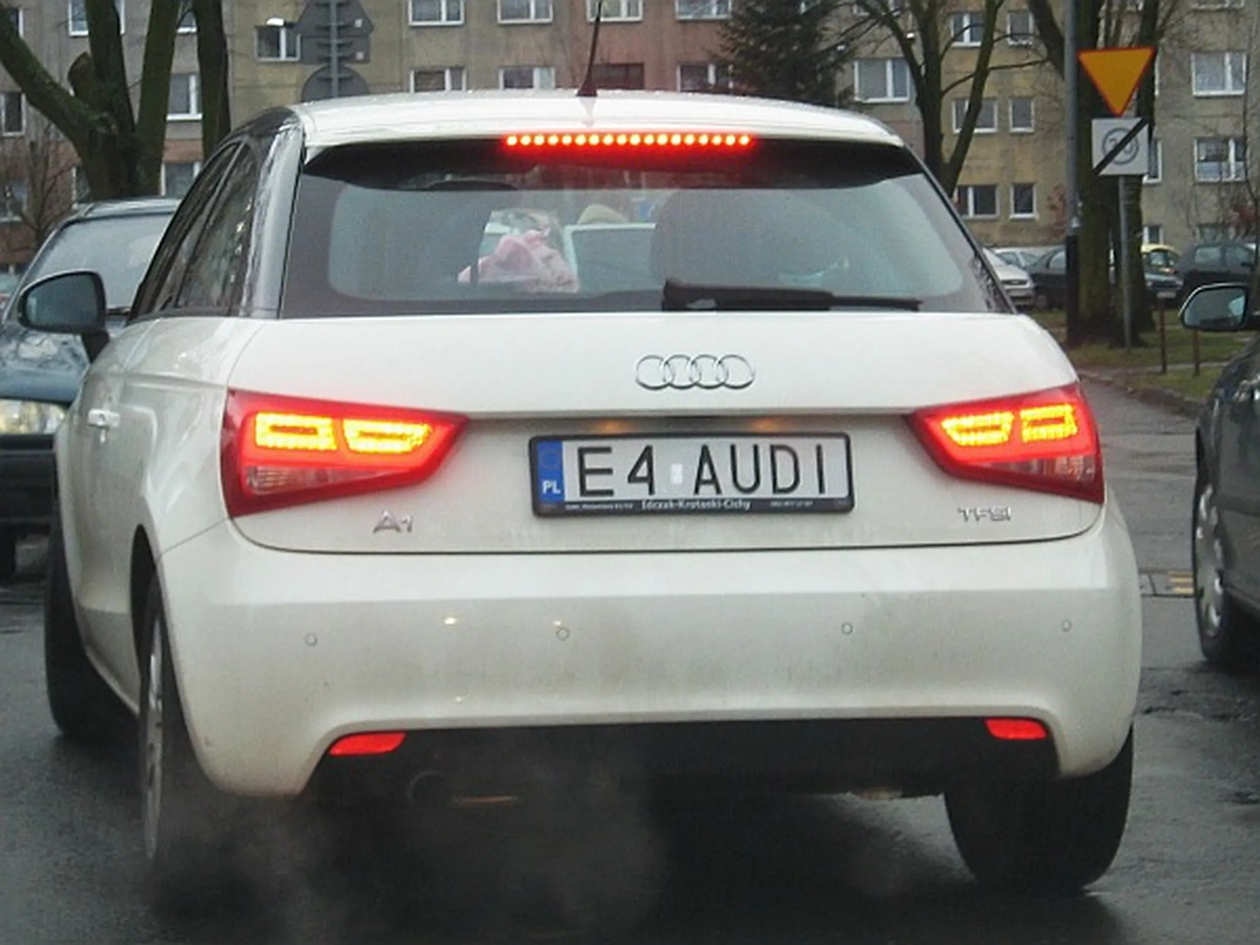 Fajny numer, blacha E4 AUDI