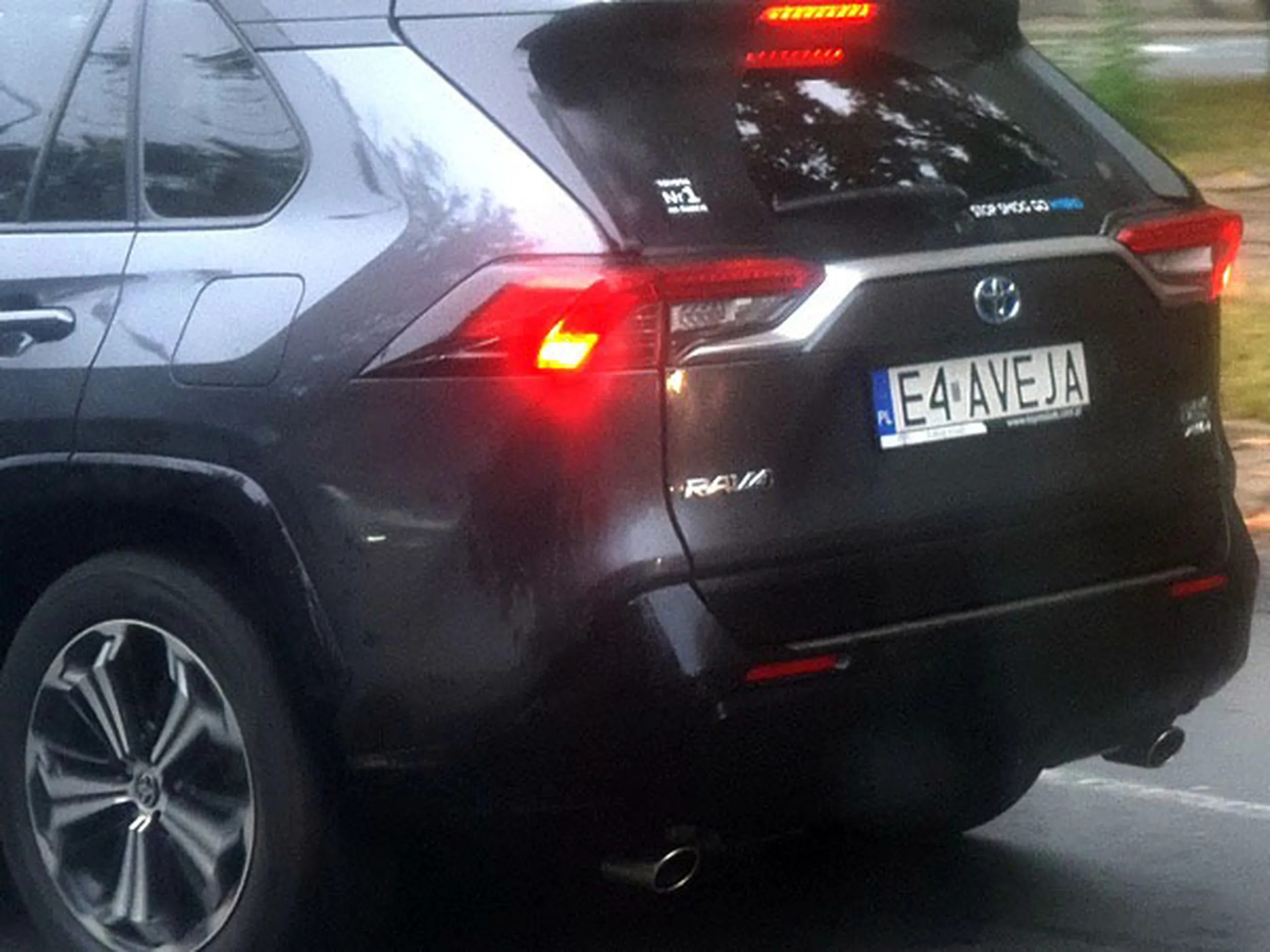 Fajny numer, blacha E4 AVEJA