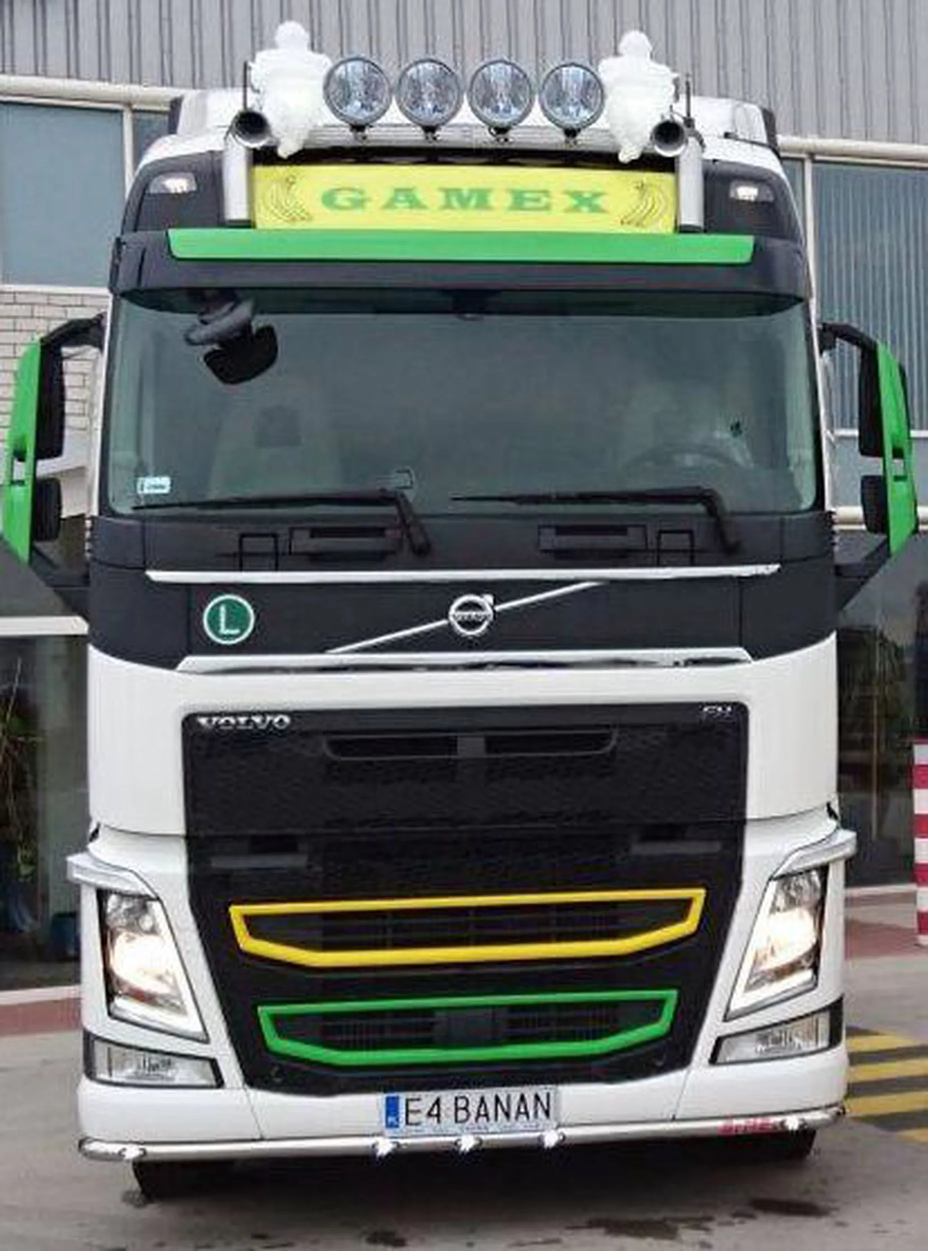 Fajny numer, blacha E4 BANAN