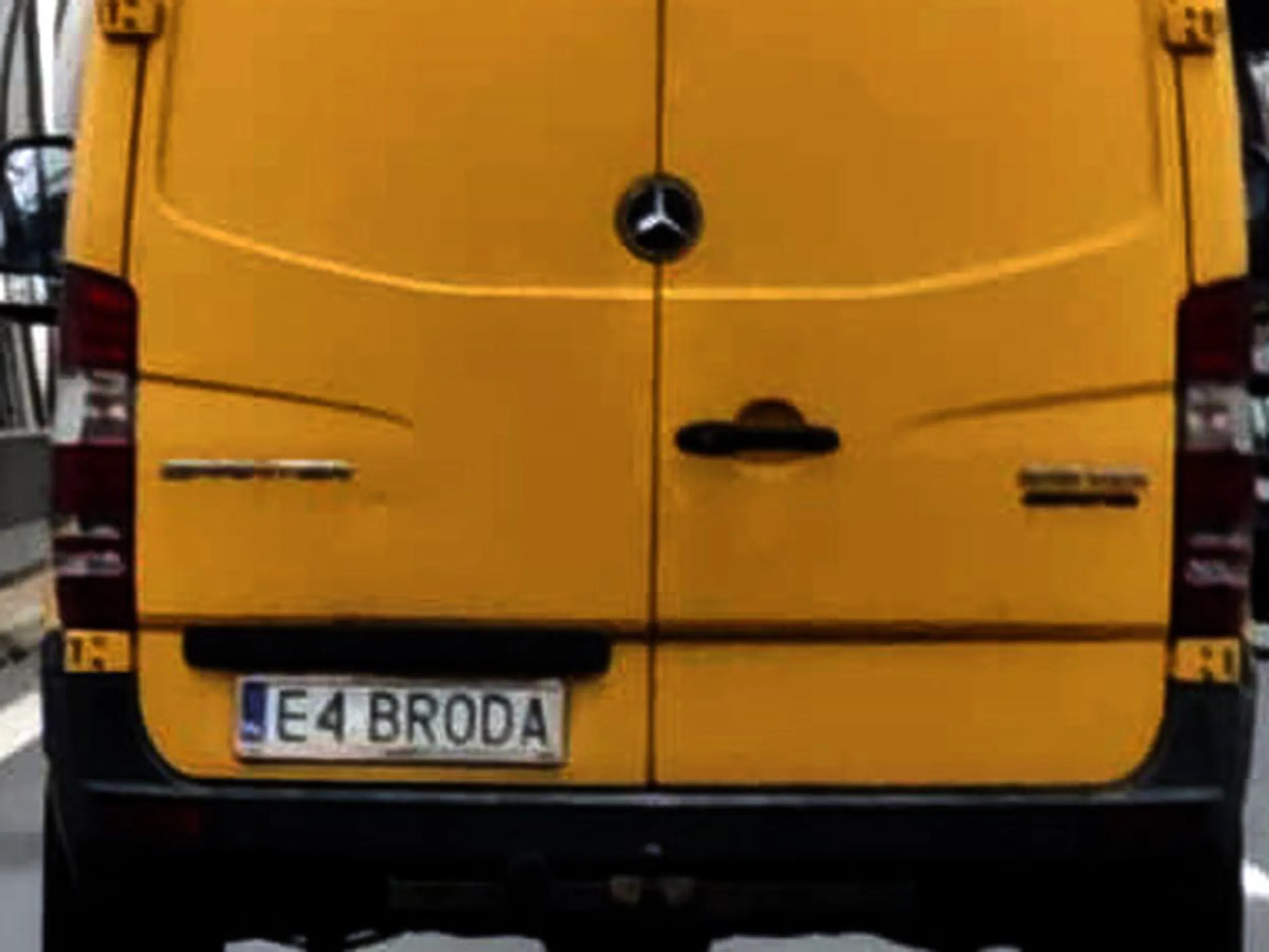 Fajny numer, blacha E4 BRODA