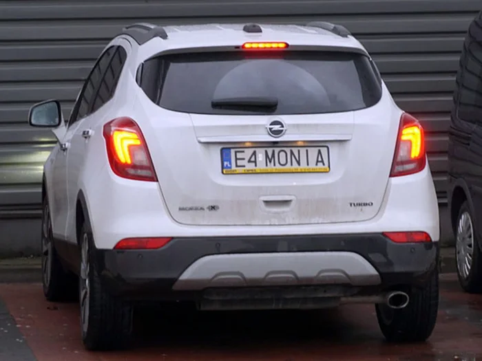 Fajny numer, blacha E4 MONIA