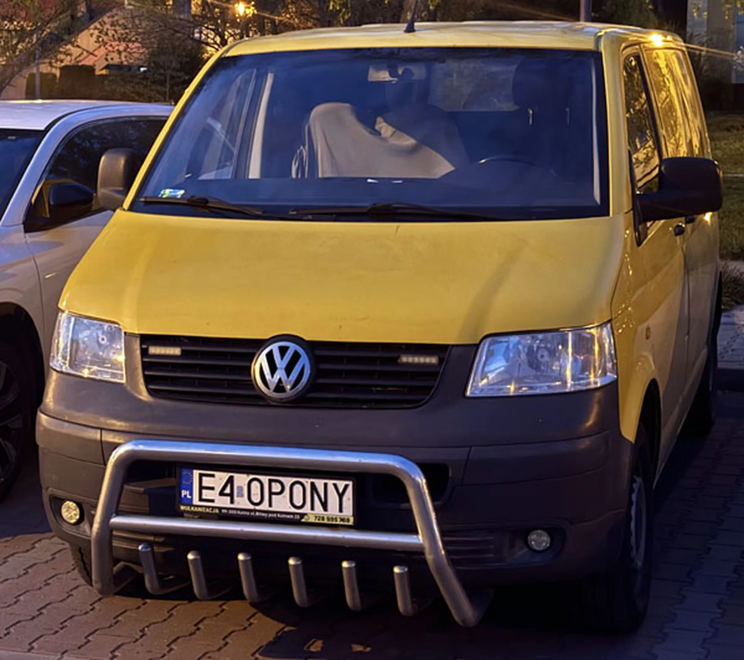 Fajny numer, blacha E4 OPONY