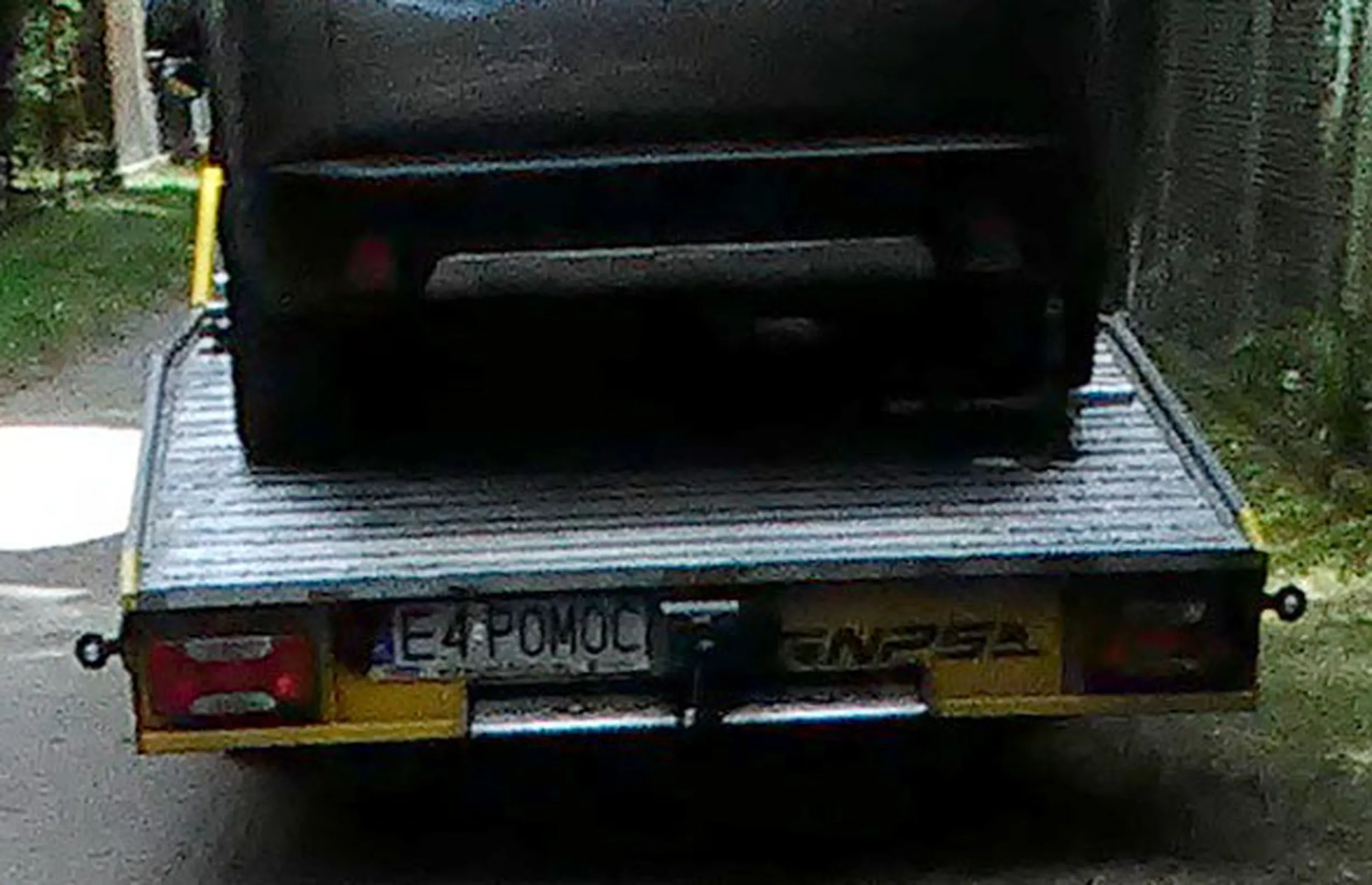 Fajny numer, blacha E4 POMOC