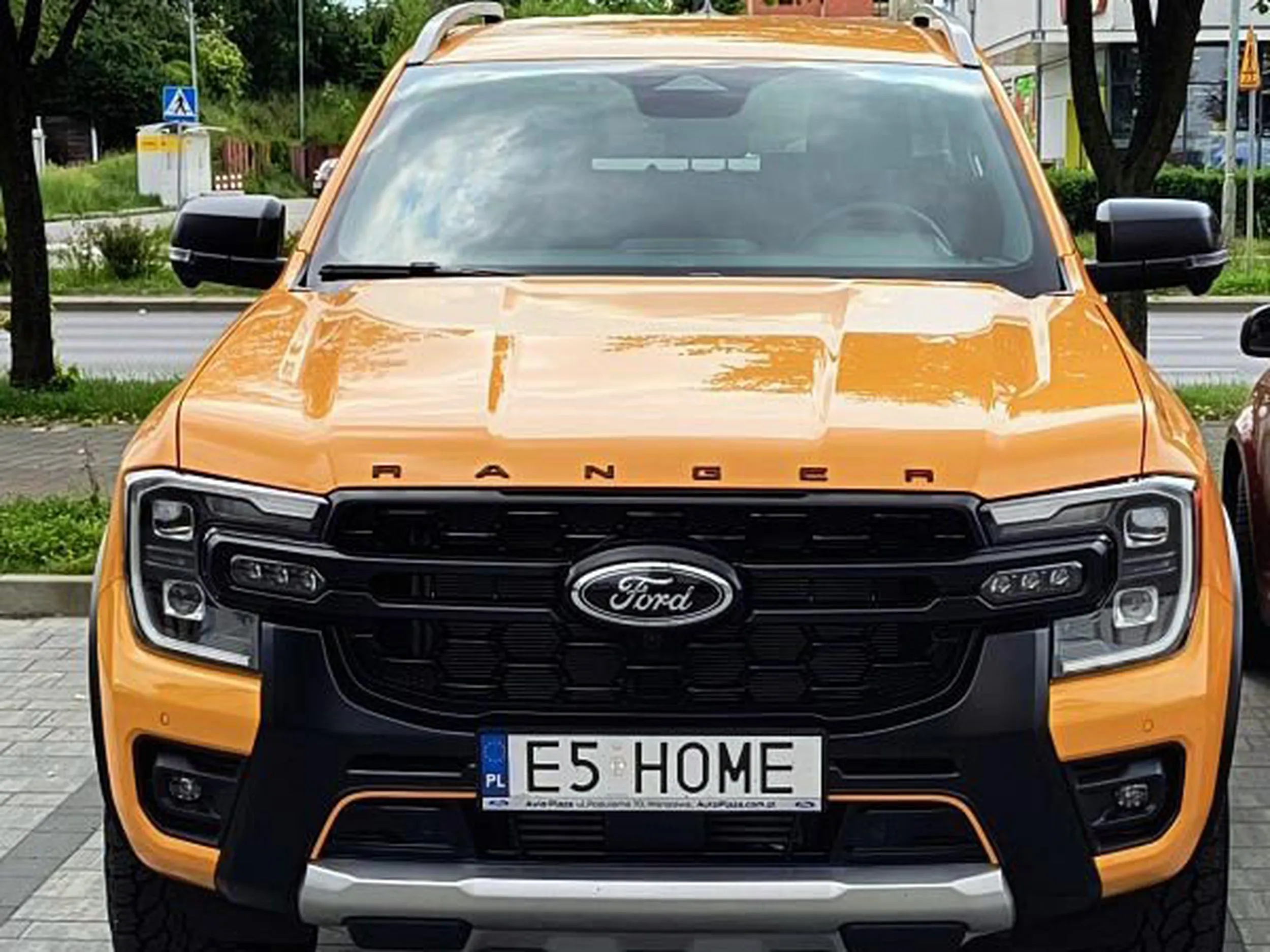 Fajny numer, blacha E5 HOME