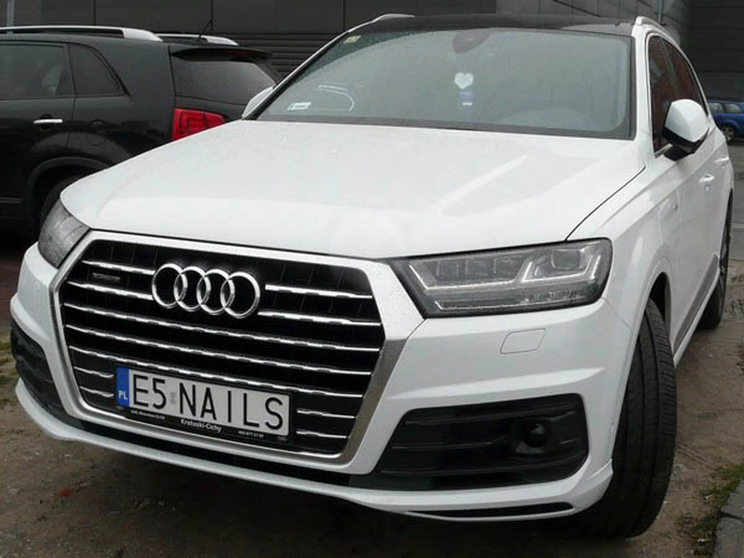 Fajny numer, blacha E5 NAILS