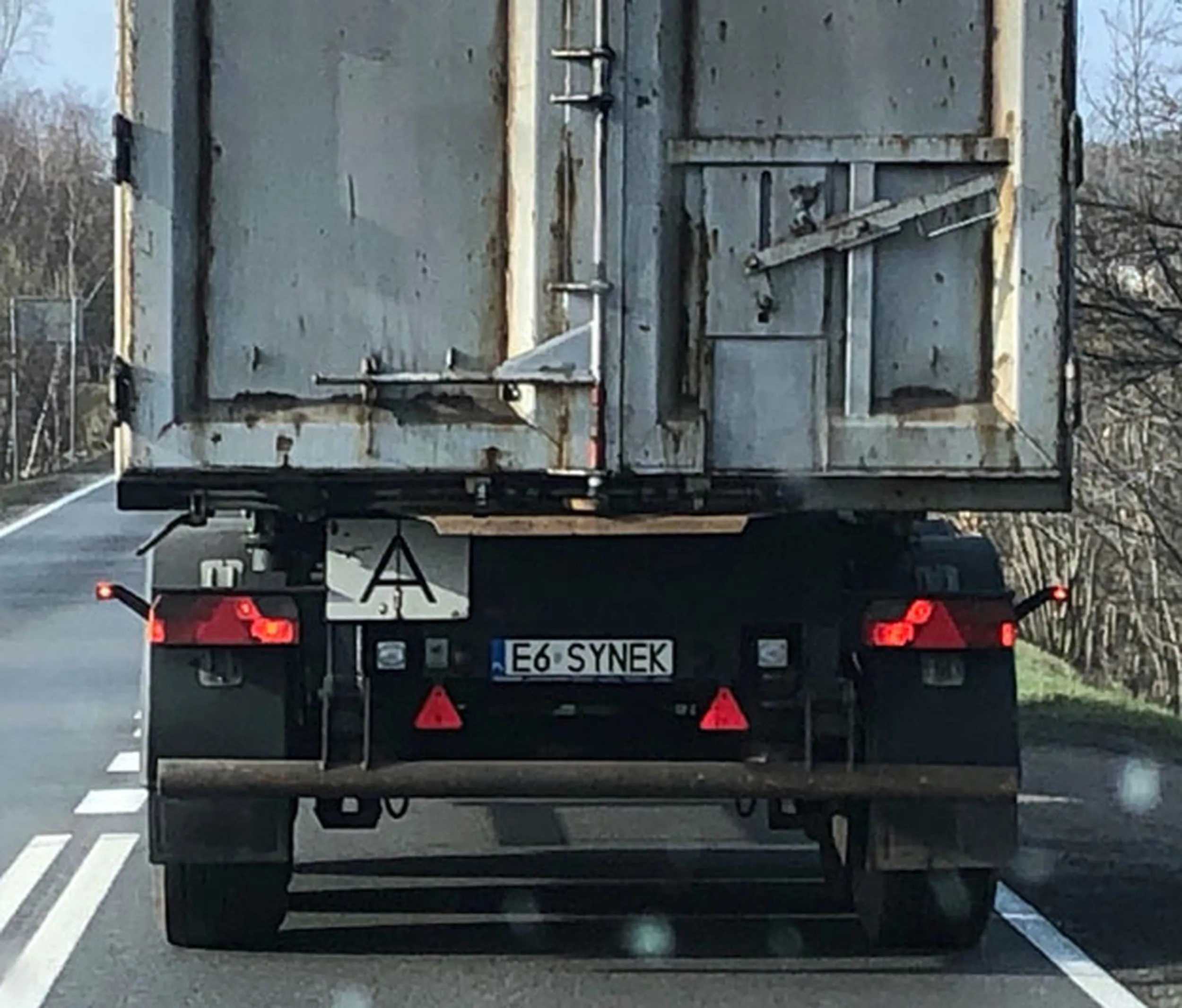 Fajny numer, blacha E6 SYNEK