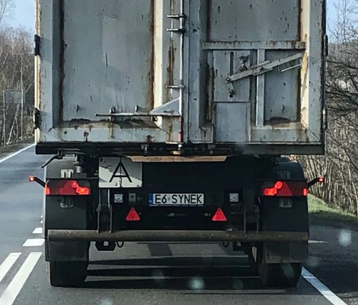 Fajny numer, blacha E6 SYNEK