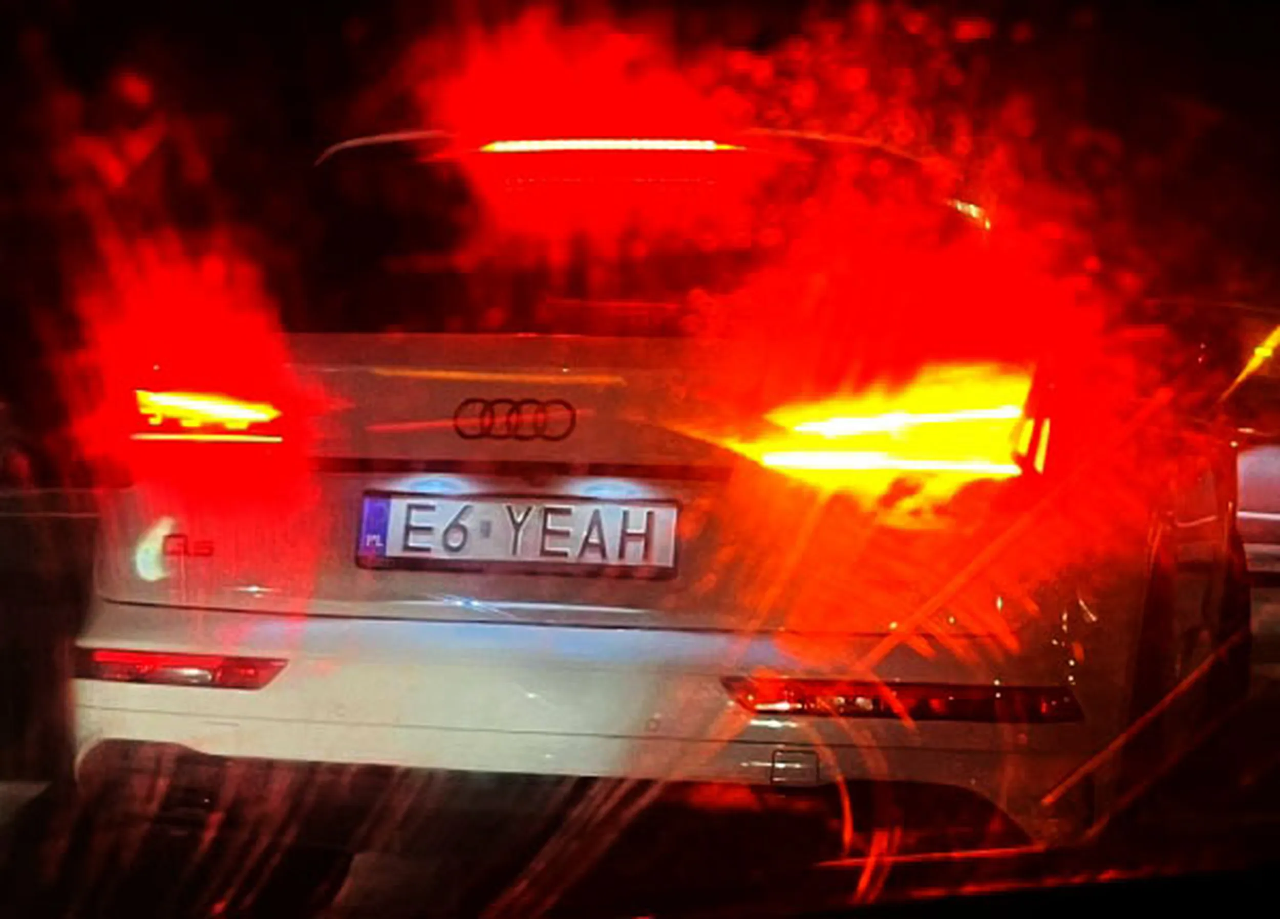 Fajny numer, blacha E6 YEAH