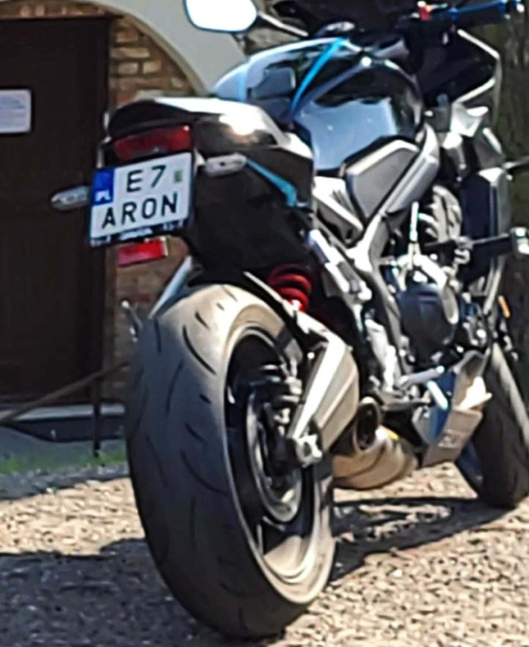 Fajny numer, blacha E7 ARON