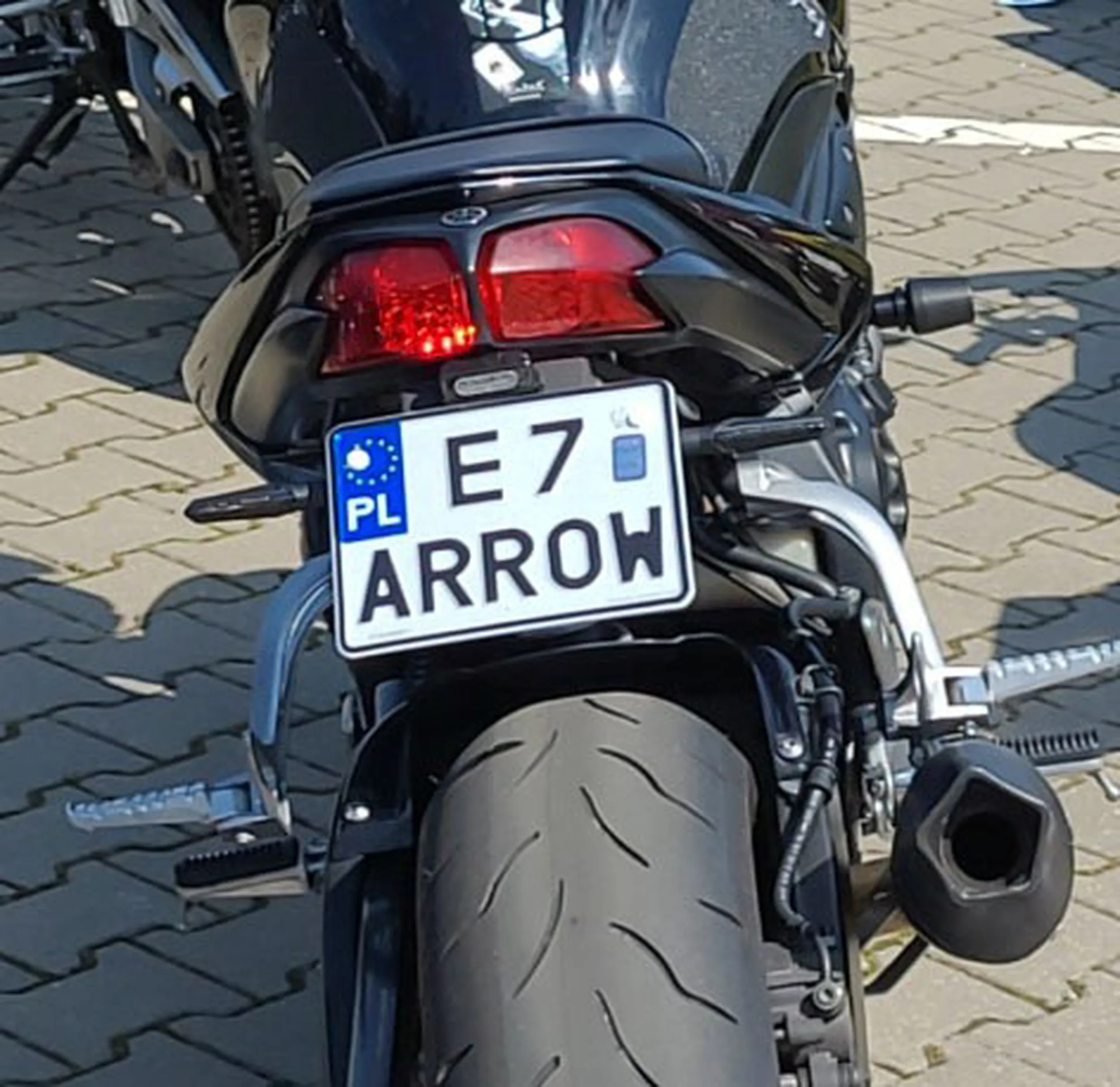 Fajny numer, blacha E7 ARROW