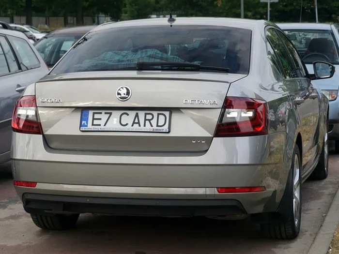 Fajny numer, blacha E7 CARD