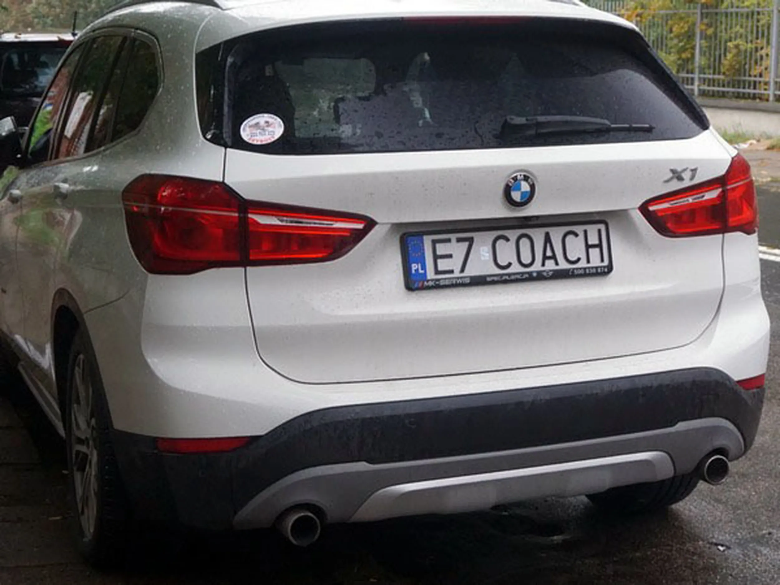 Fajny numer, blacha E7 COACH