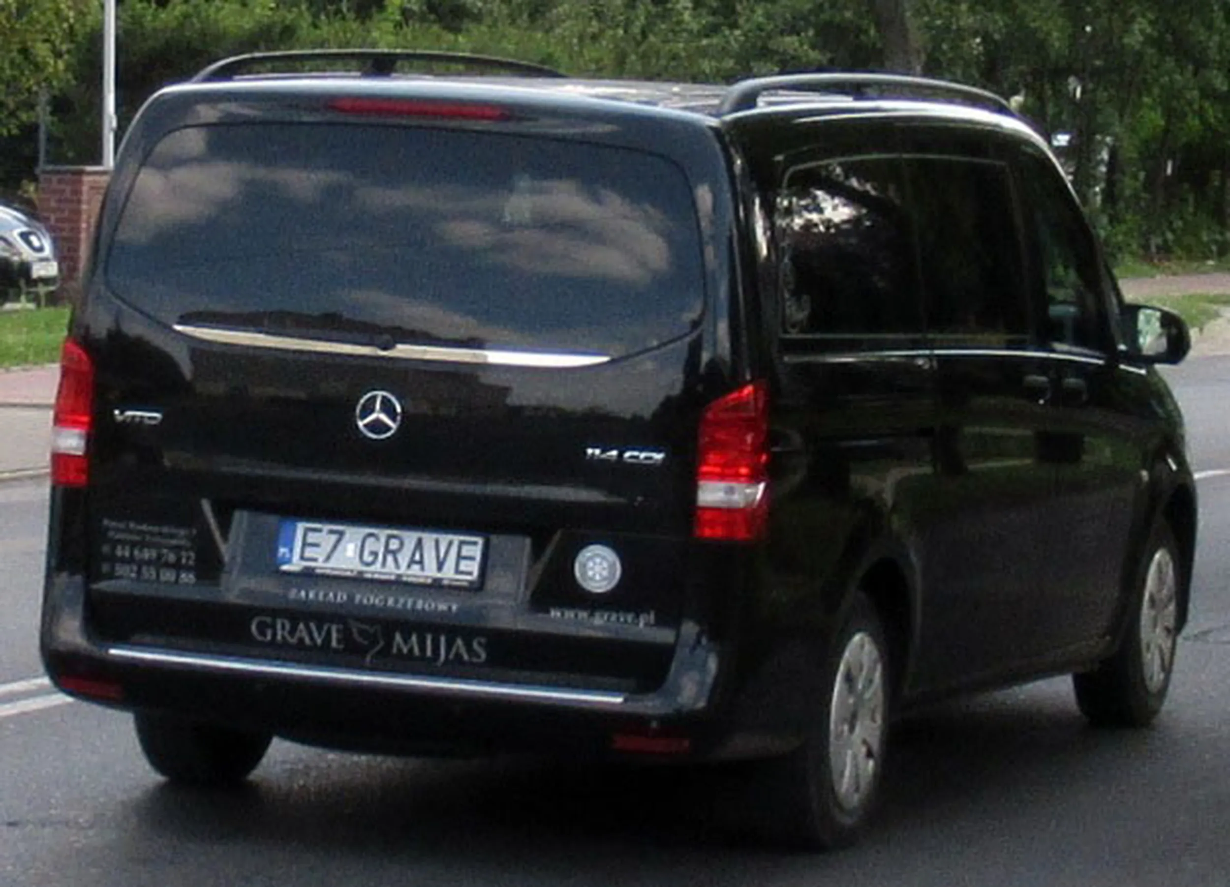 Fajny numer, blacha E7 GRAVE