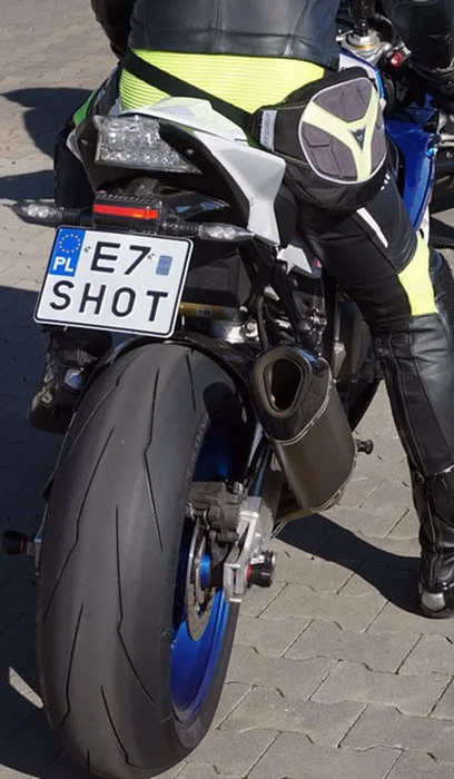 Fajny numer, blacha E7 SHOT