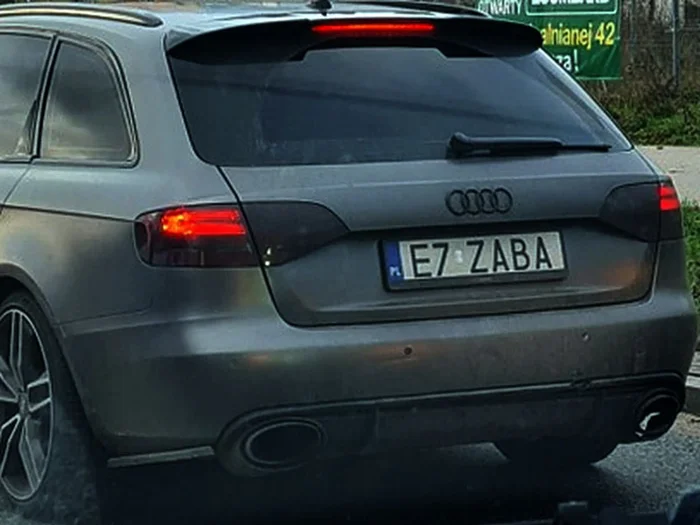 Fajny numer, blacha E7 ZABA