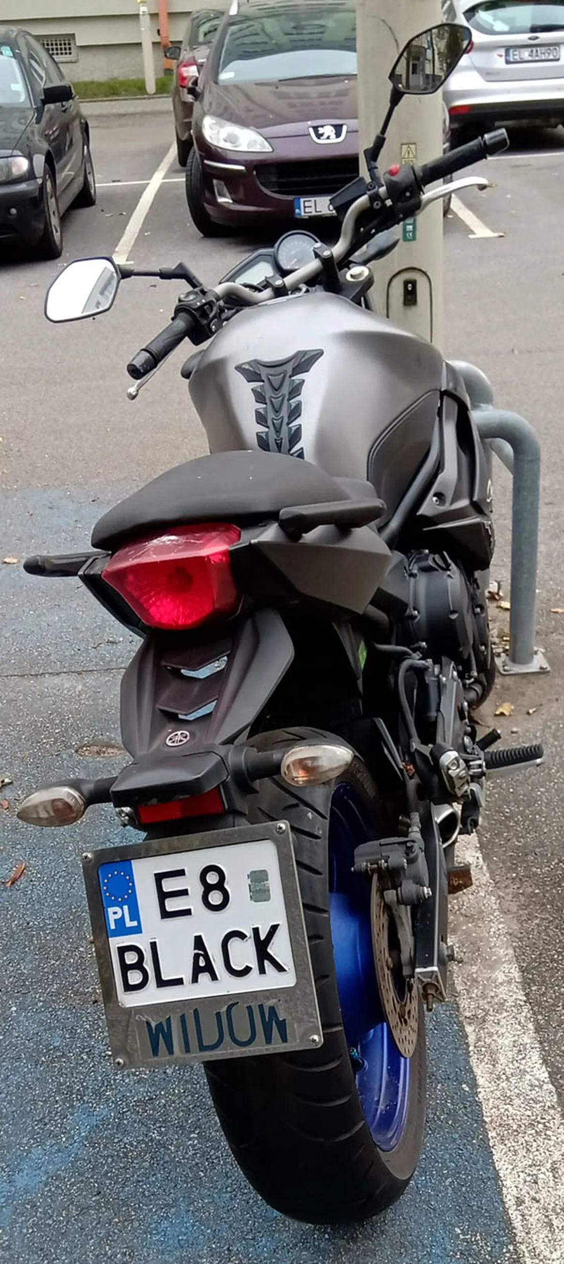 Fajny numer, blacha E8 BLACK