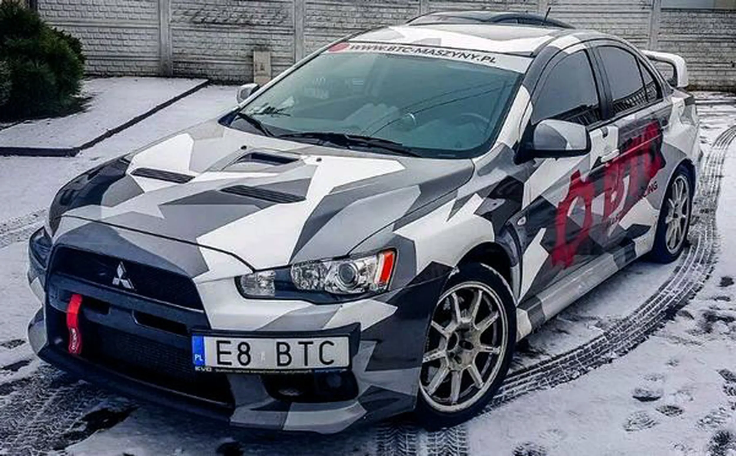 Fajny numer, blacha E8 BTC