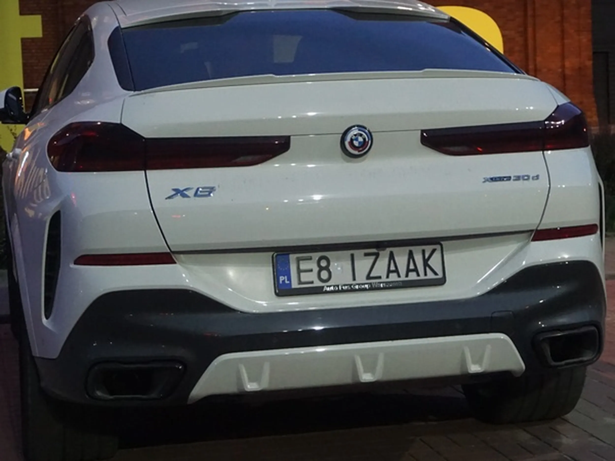 Fajny numer, blacha E8 IZAAK