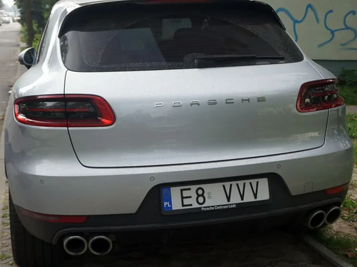 Fajny numer, blacha E8 VVV