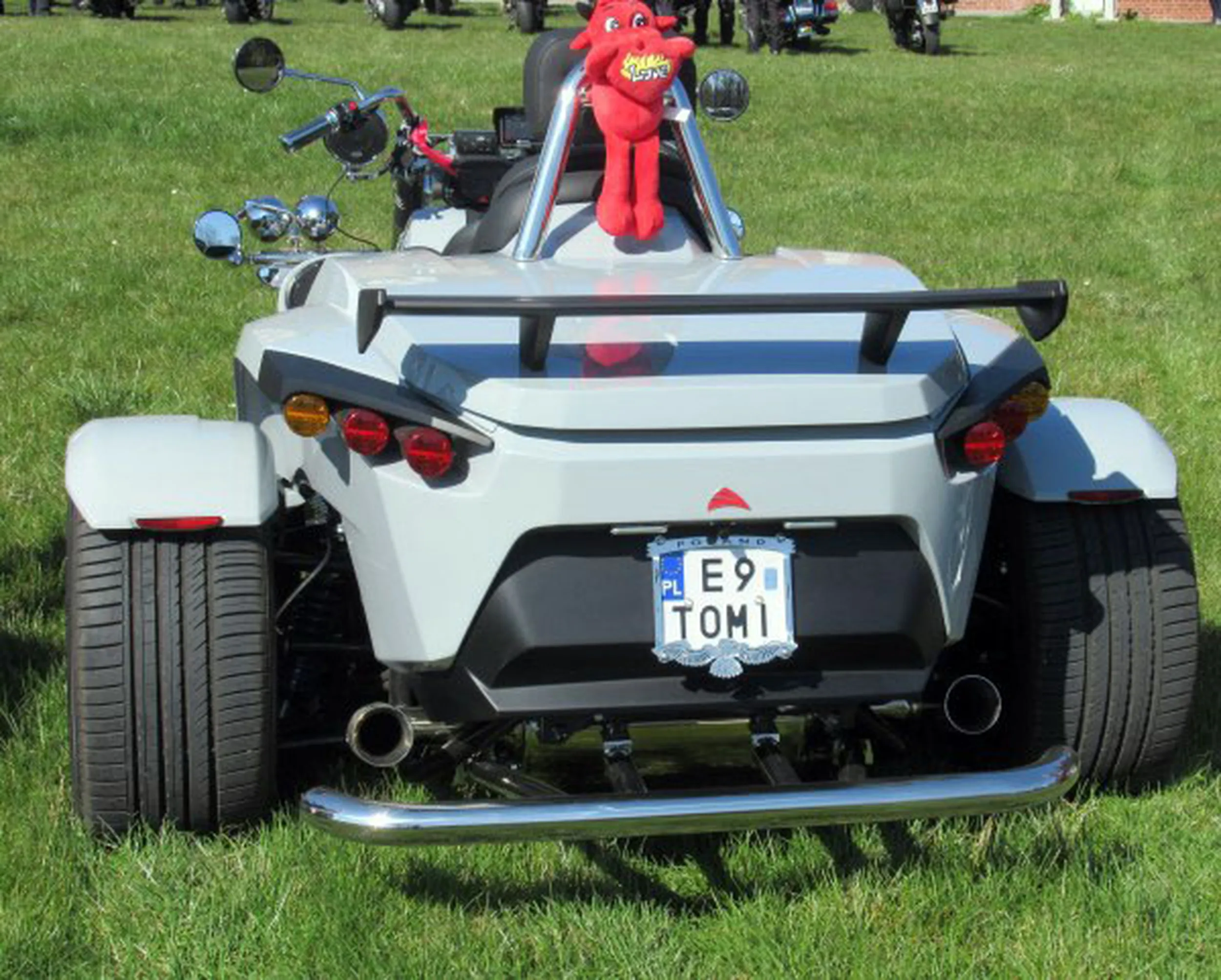 Fajny numer, blacha E9 TOMI