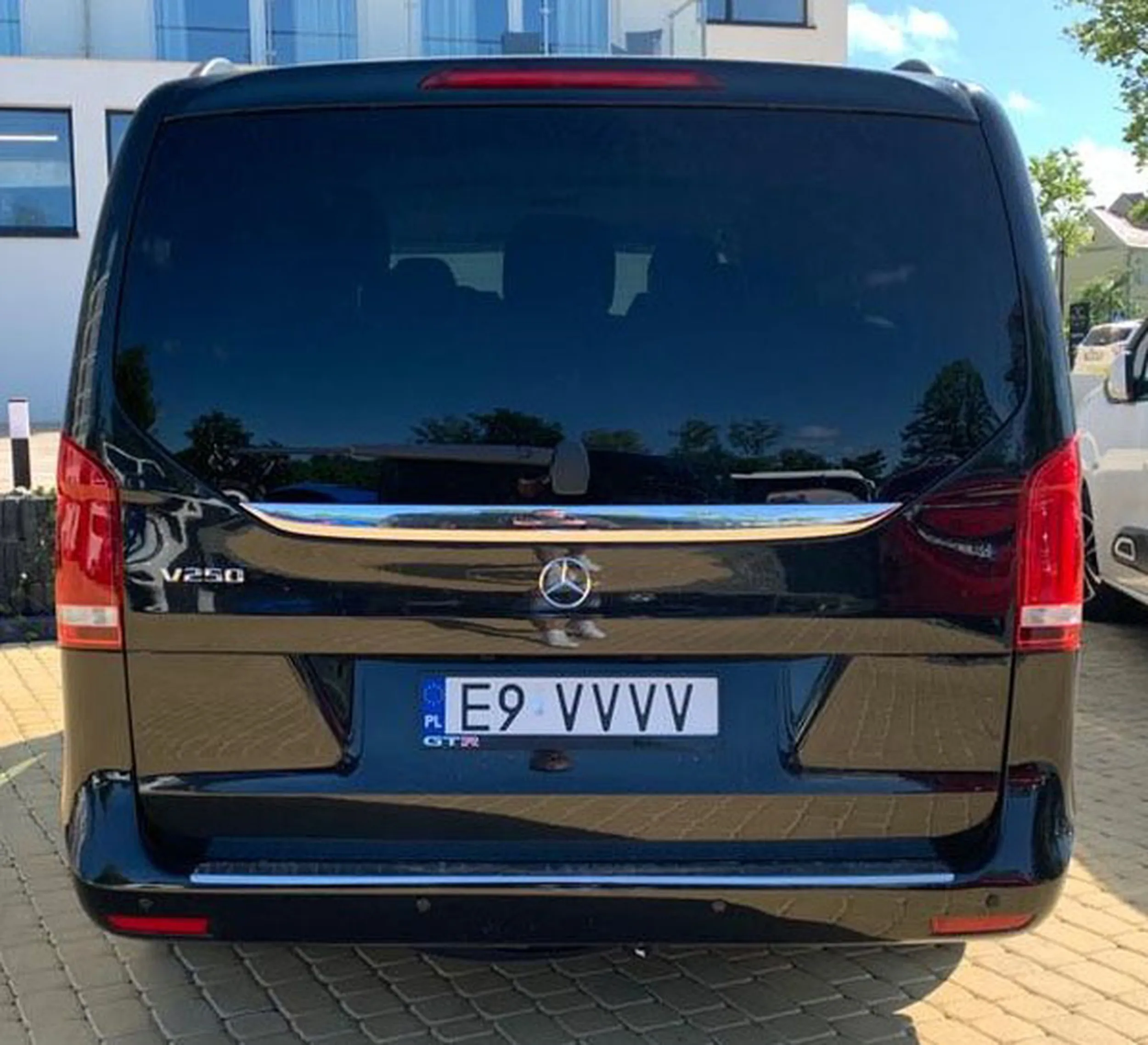 Fajny numer, blacha E9 VVVV