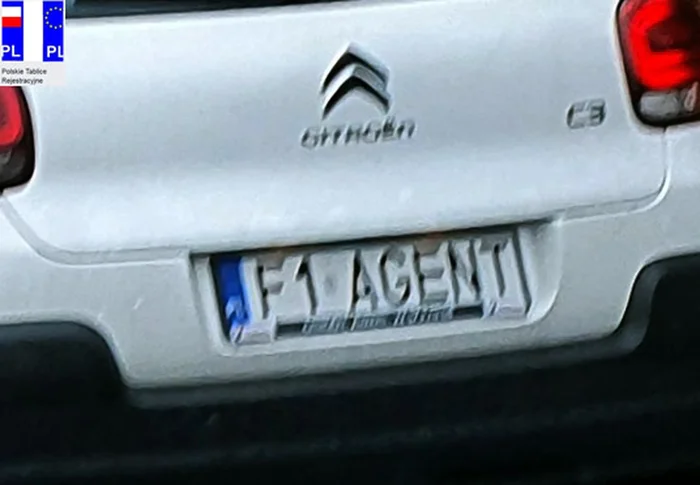 Fajny numer, blacha F1 AGENT