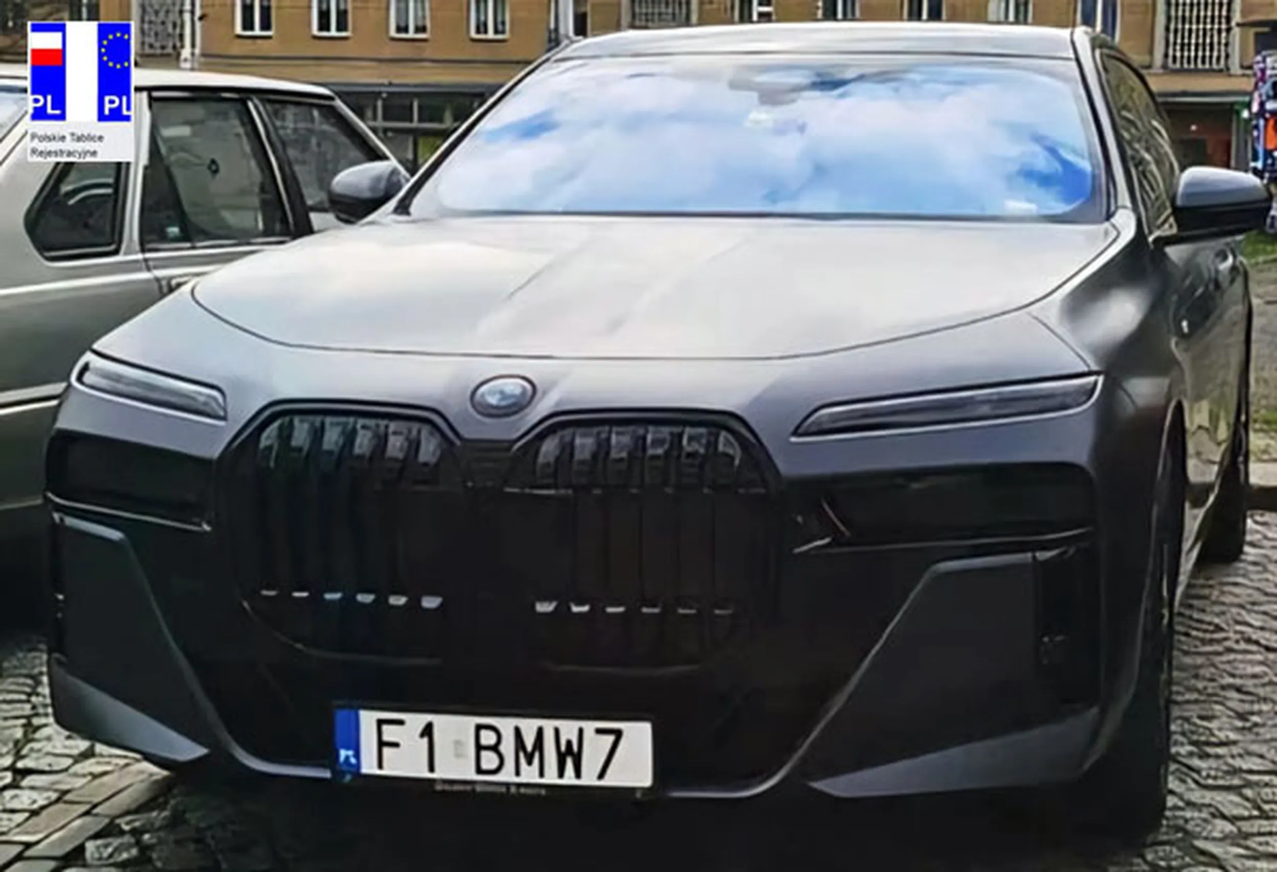 Fajny numer, blacha F1 BMW7