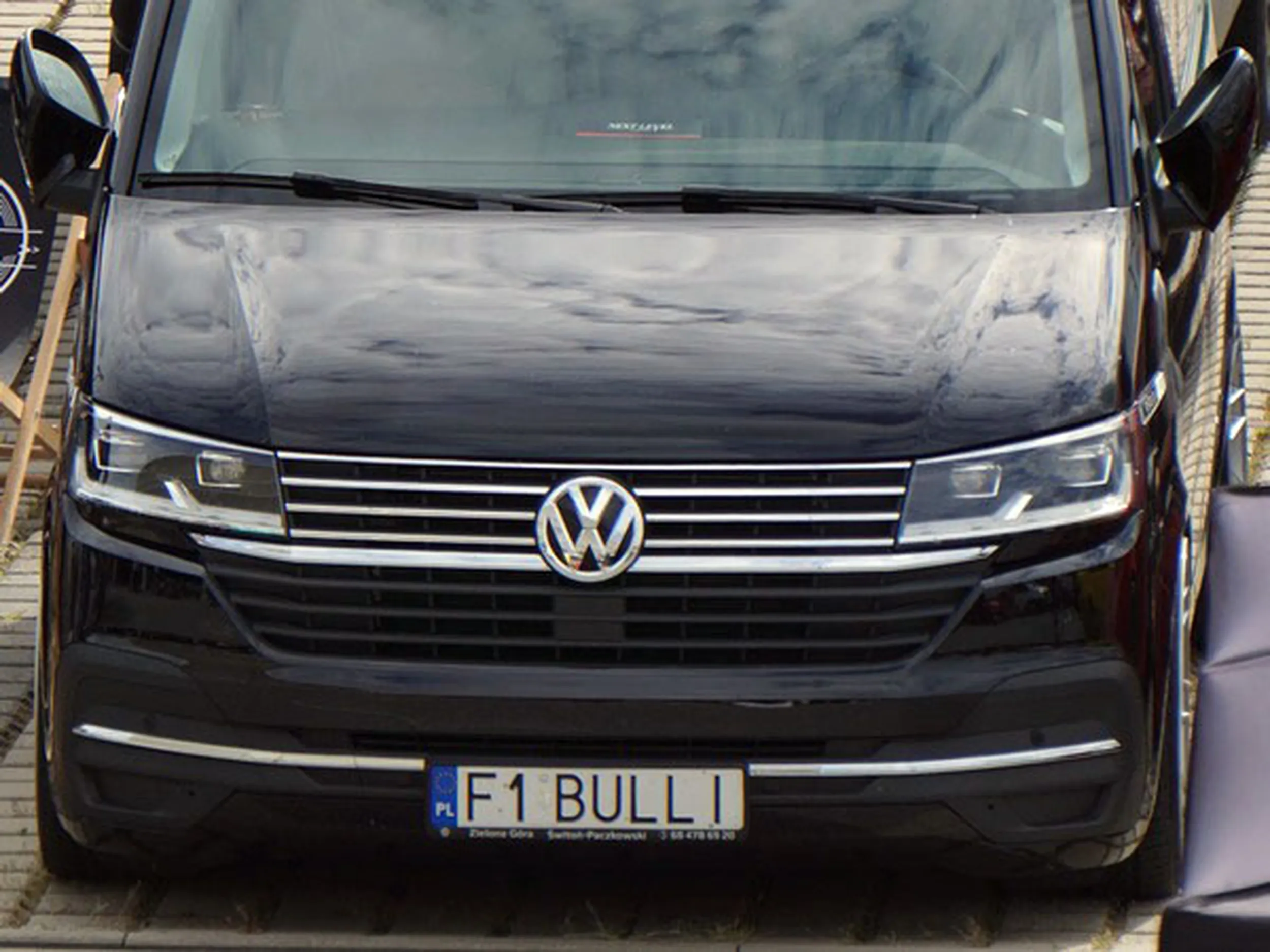 Fajny numer, blacha F1 BULLI