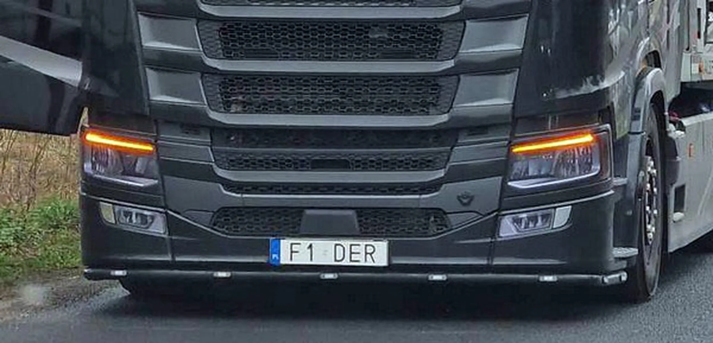 Fajny numer, blacha F1 DER