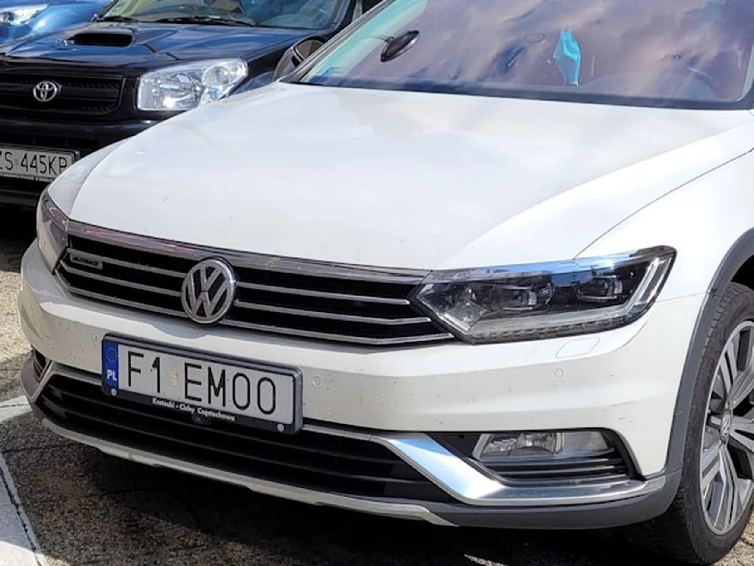 Fajny numer, blacha F1 EMOO