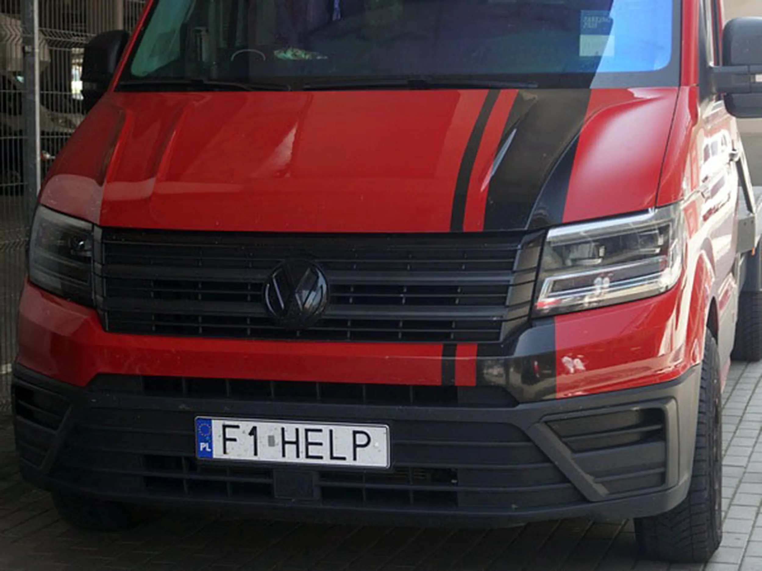 Fajny numer, blacha F1 HELP