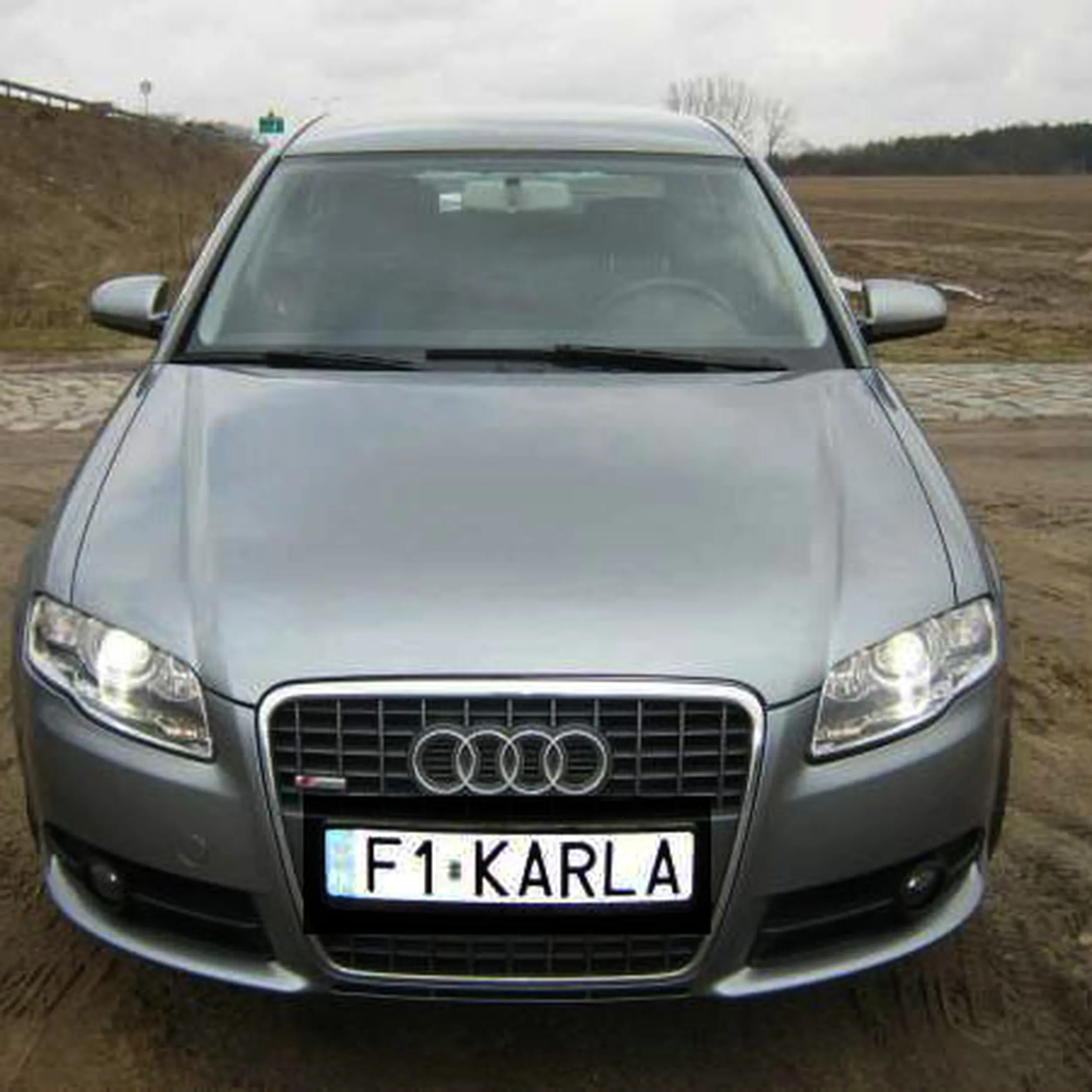 Fajny numer, blacha F1 KARLA