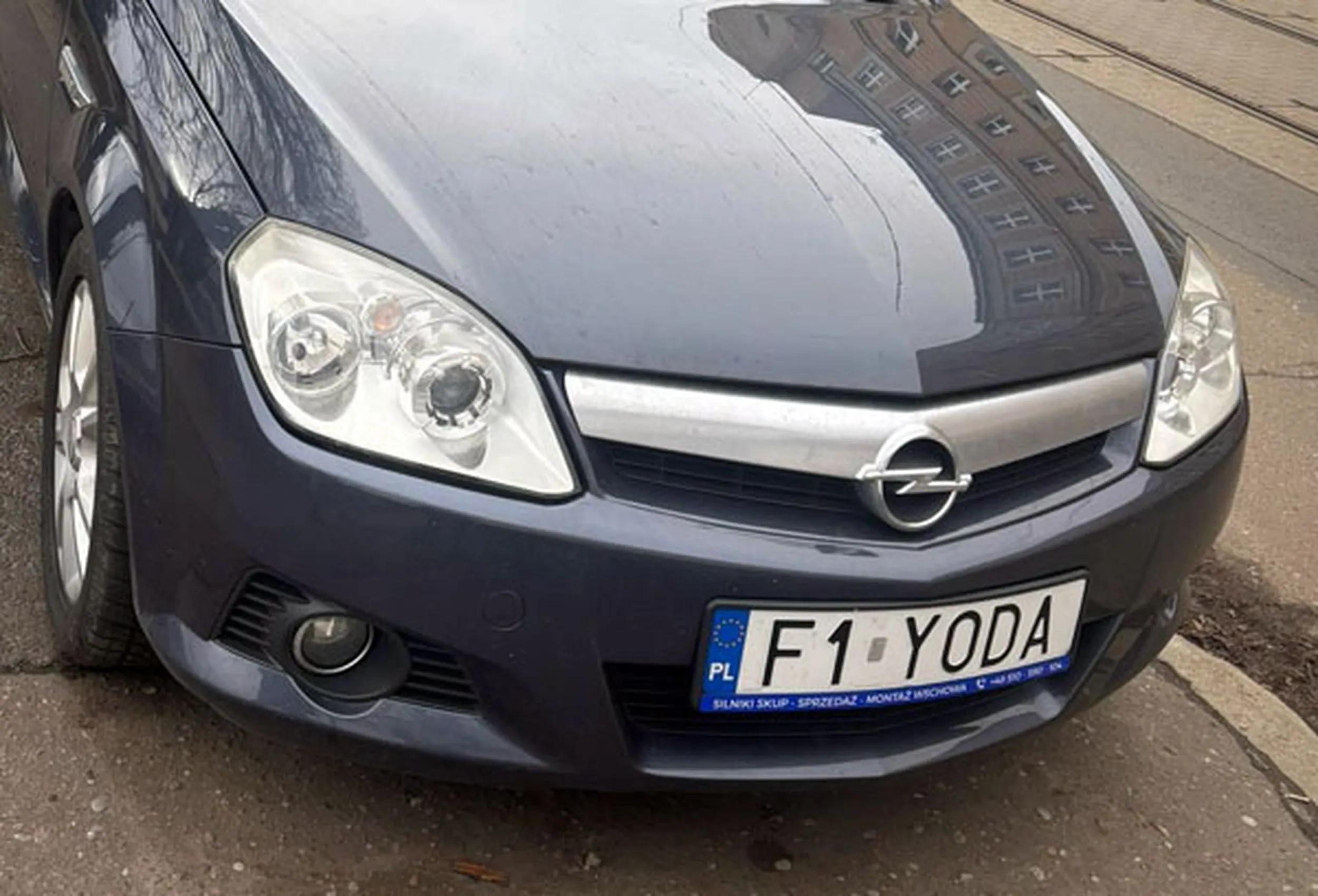 Fajny numer, blacha F1 YODA