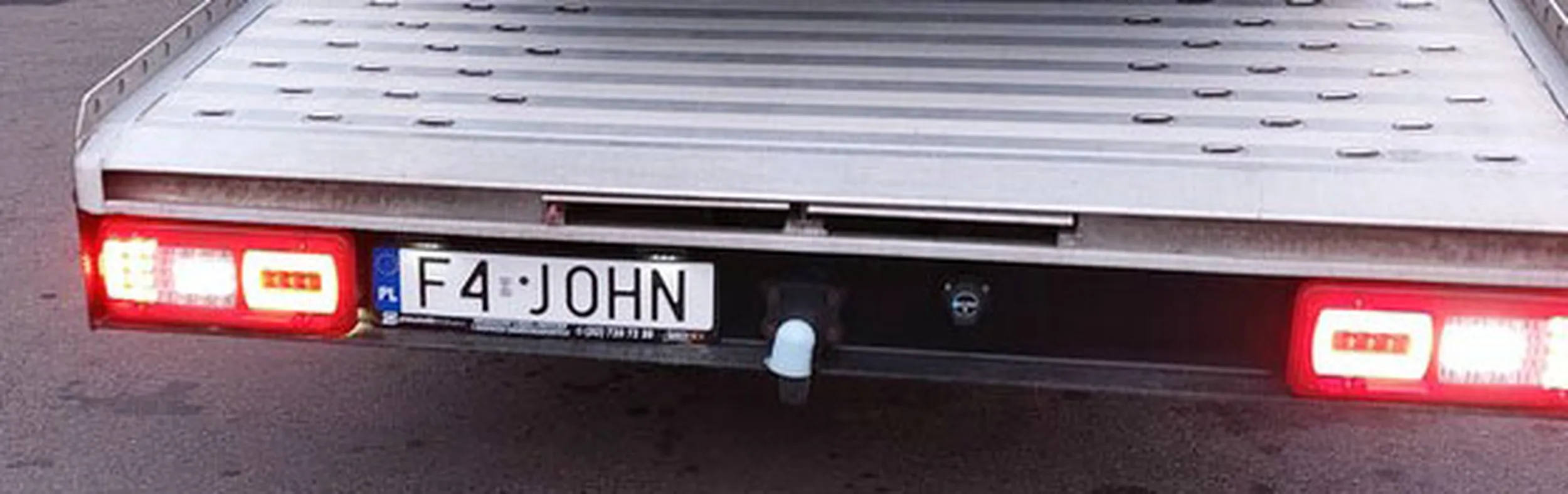 Fajny numer, blacha F4 JOHN