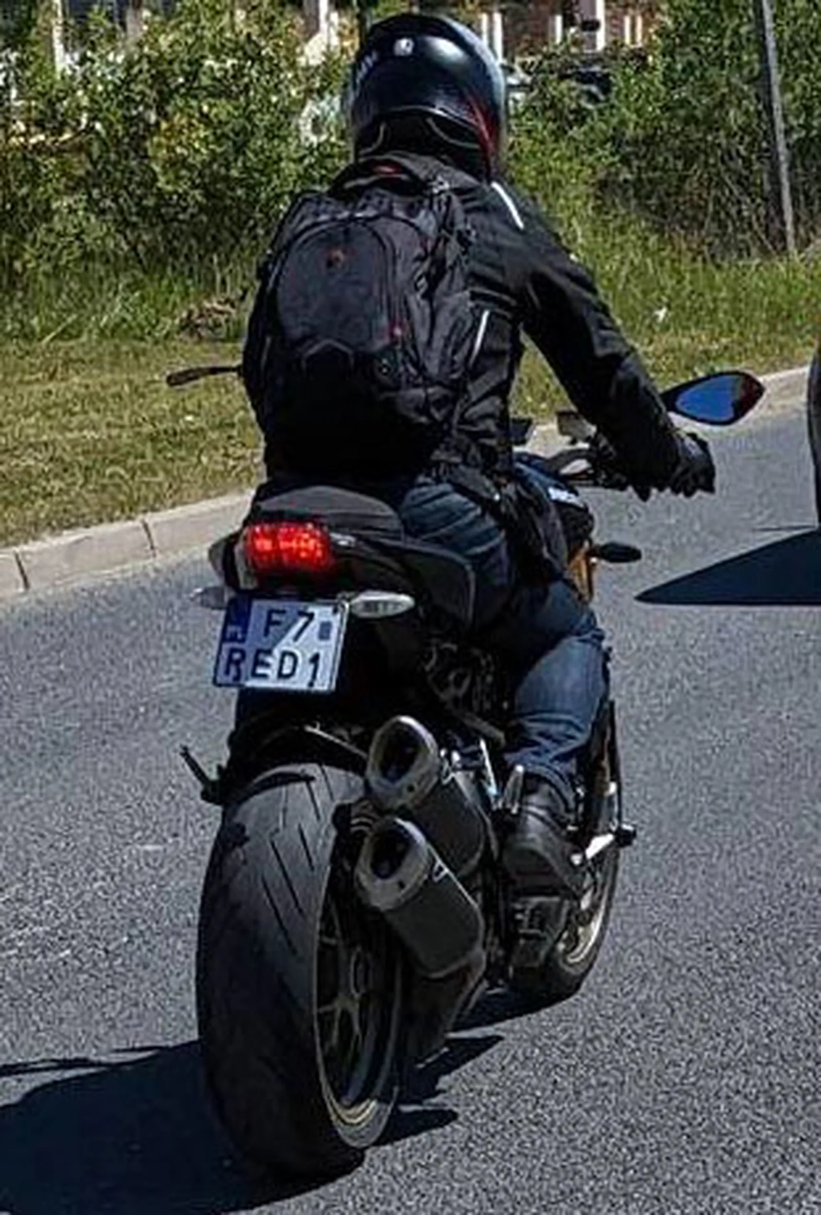 Fajny numer, blacha F7 RED1