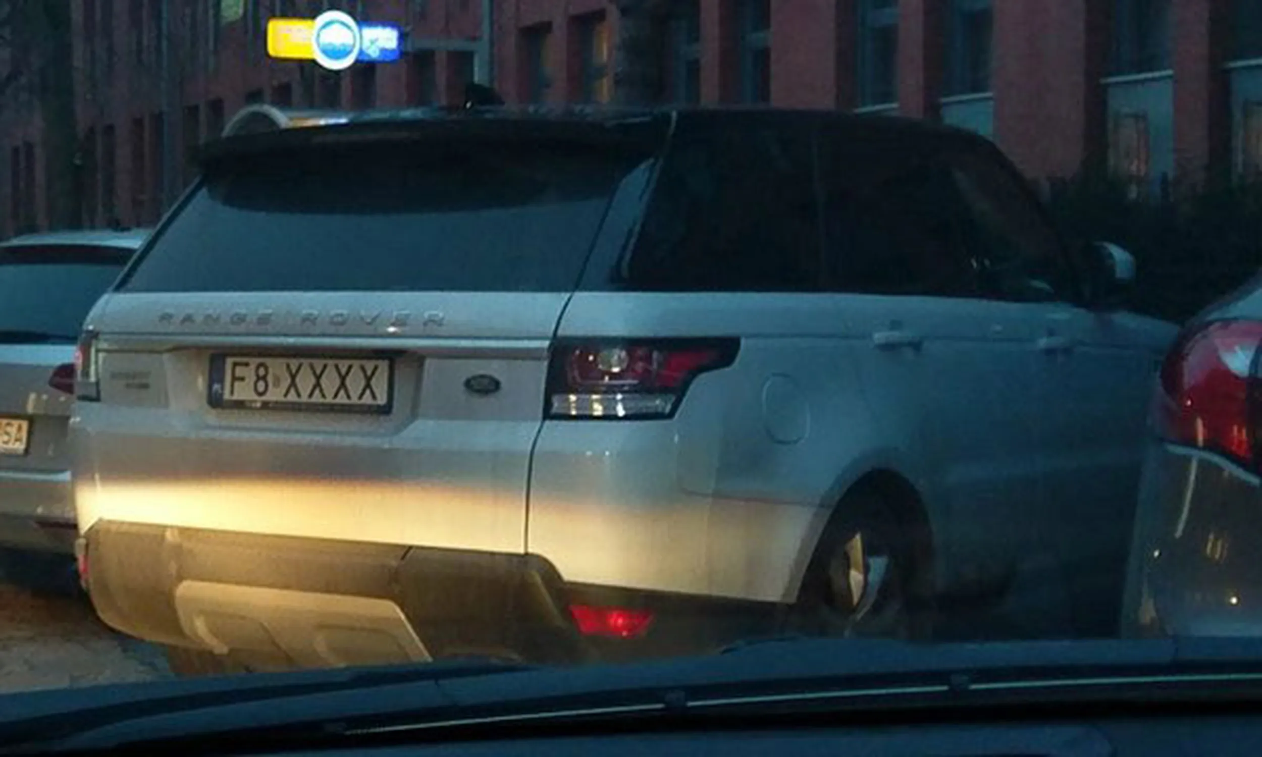 Fajny numer, blacha F8 XXXX