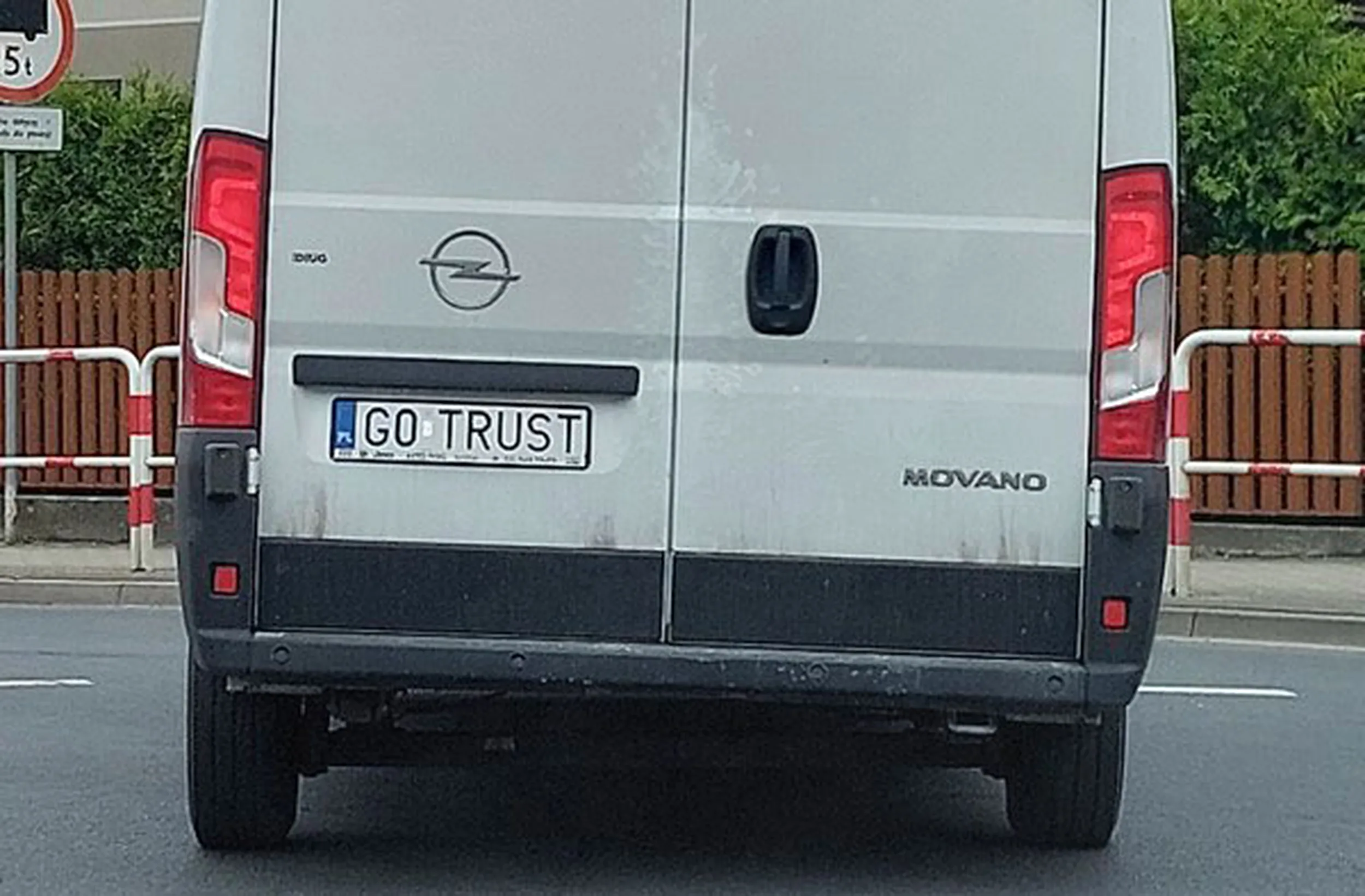 Fajny numer, blacha G0 TRUST