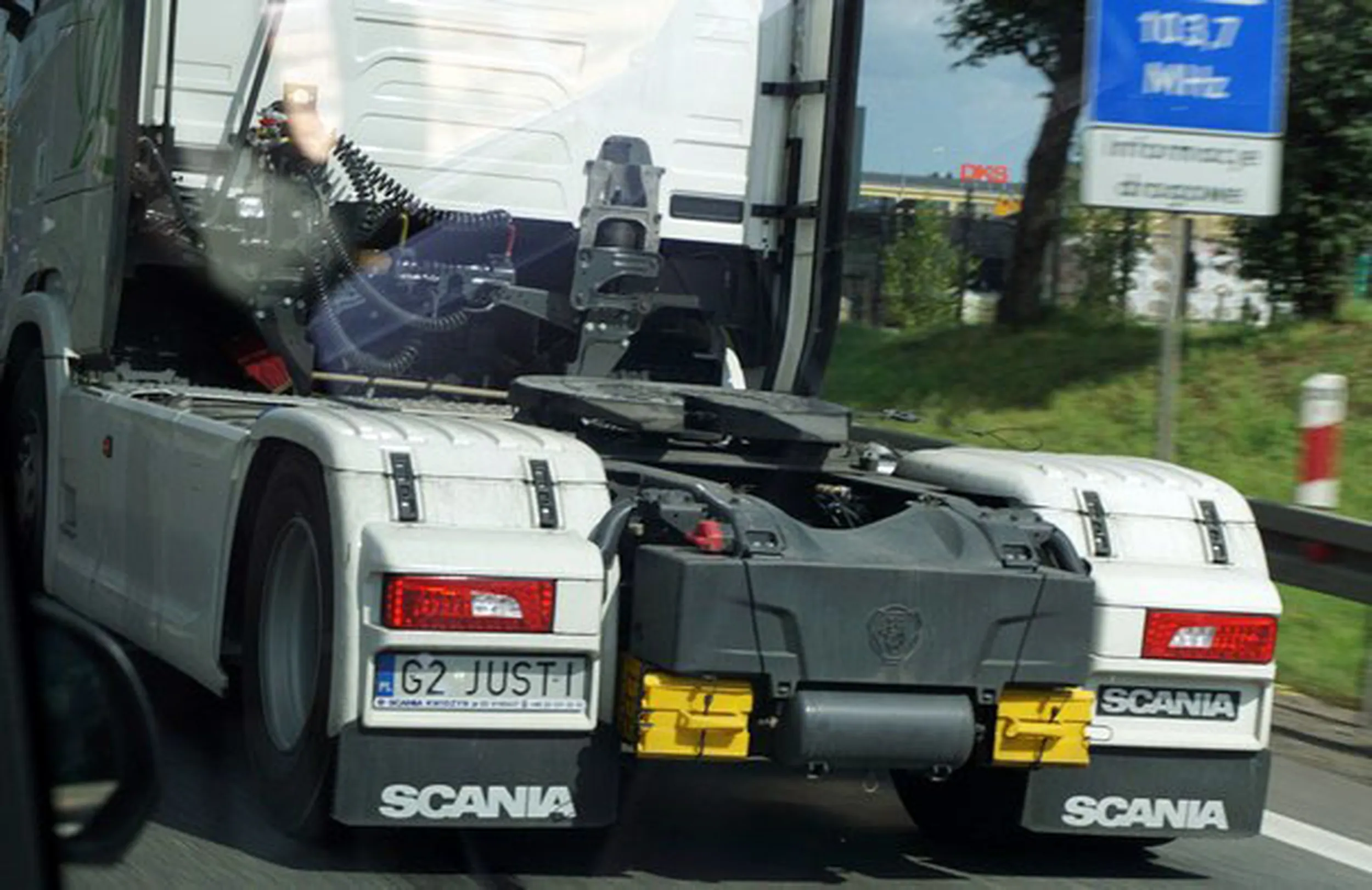 Fajny numer, blacha G2 JUSTI