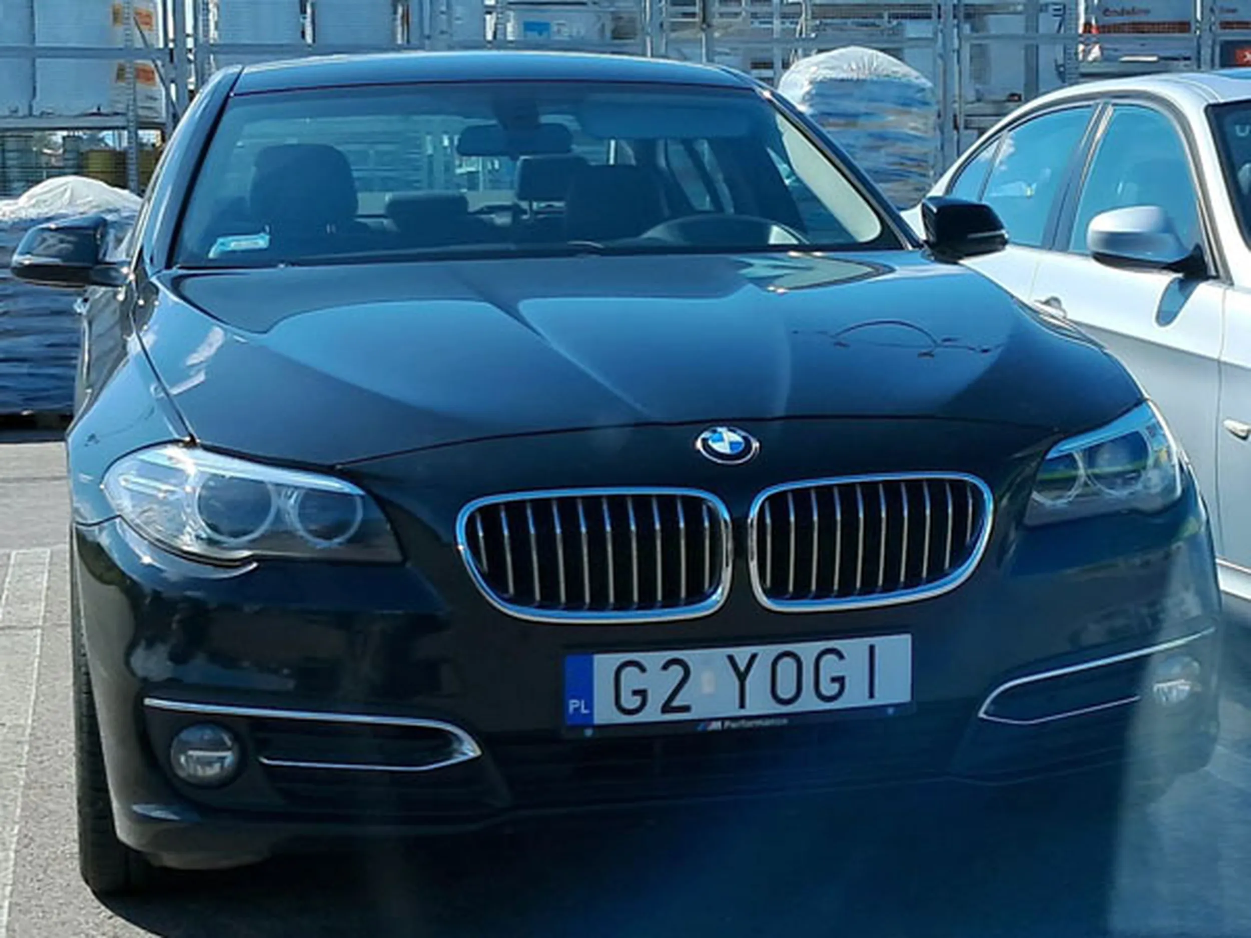 Fajny numer, blacha G2 YOGI