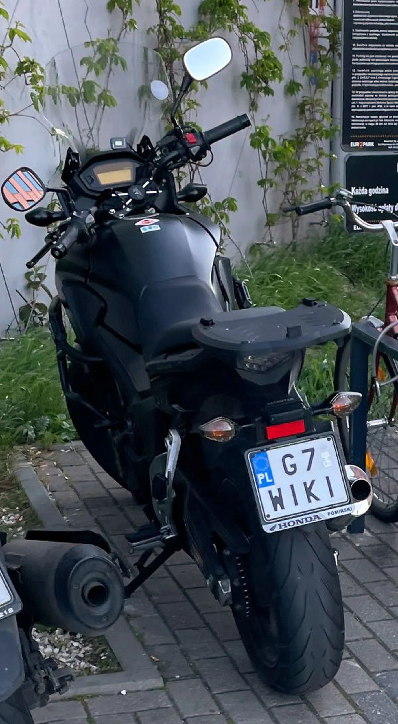 Fajny numer, blacha G7 WIKI