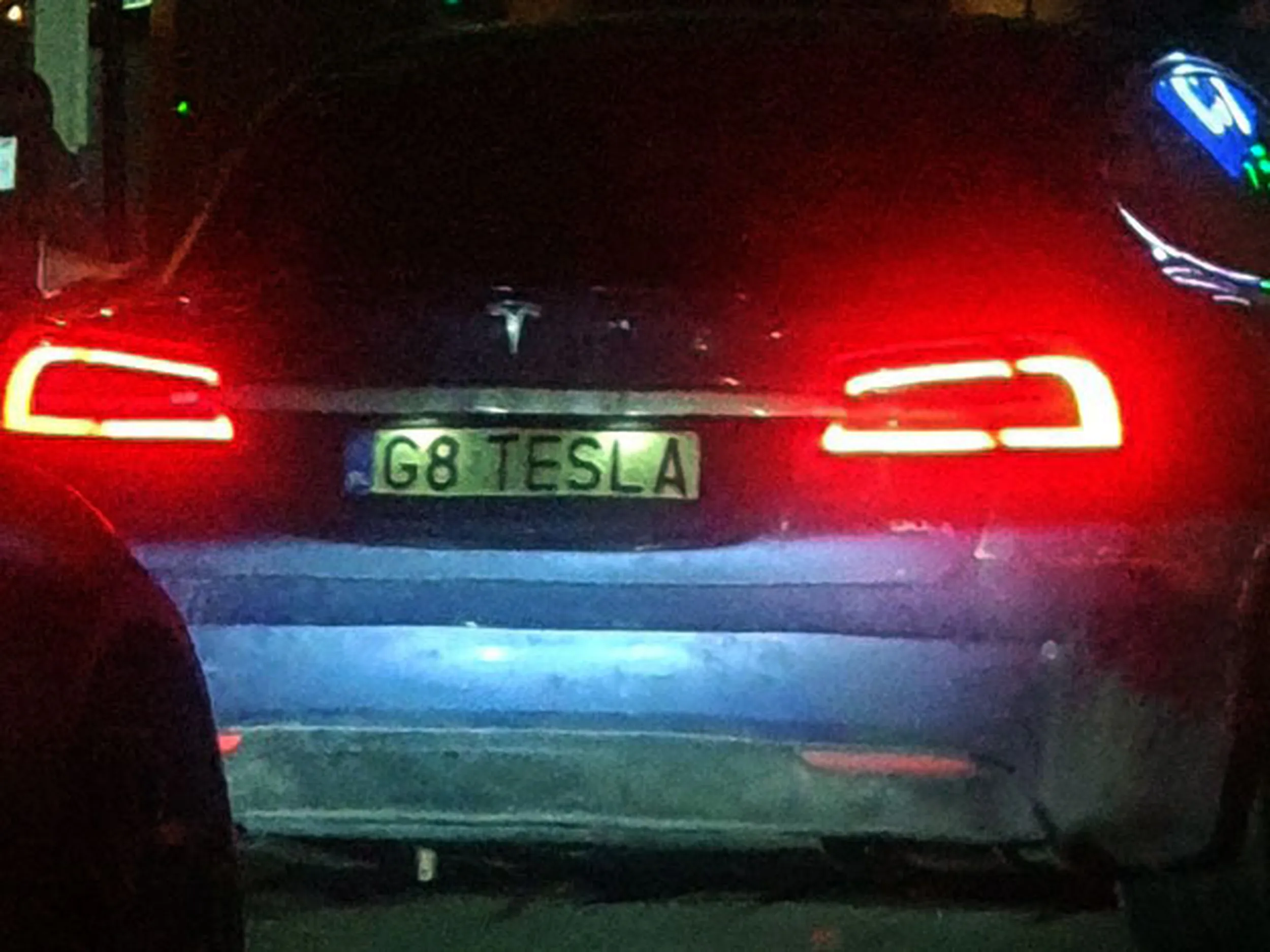 Fajny numer, blacha G8 TESLA