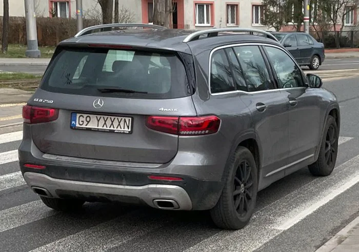 Fajny numer, blacha G9 YXXXN