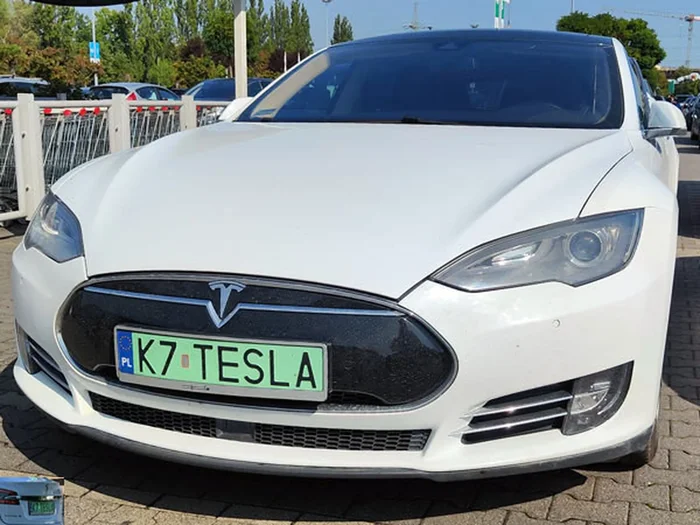 Fajny numer, blacha K7 TESLA