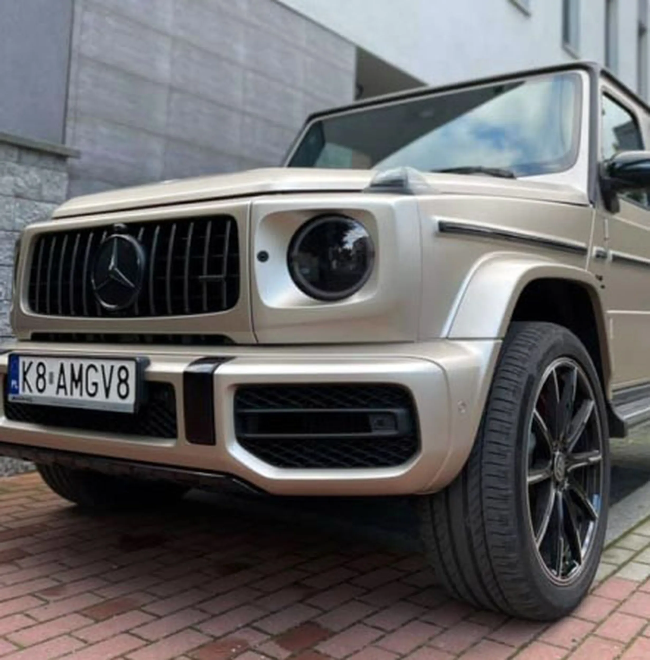 Fajny numer, blacha K8 AMGV8