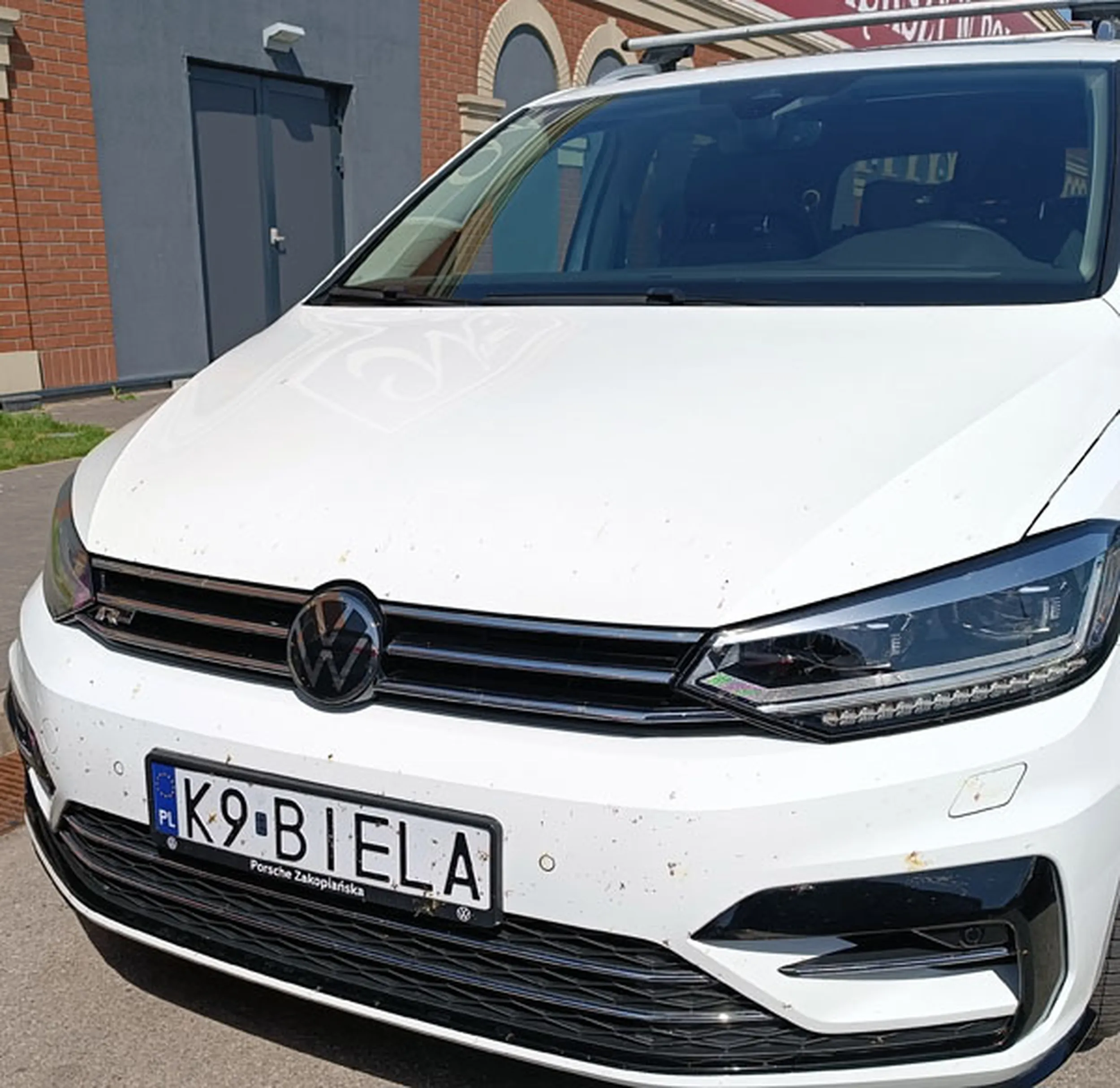 Fajny numer, blacha K9 BIELA