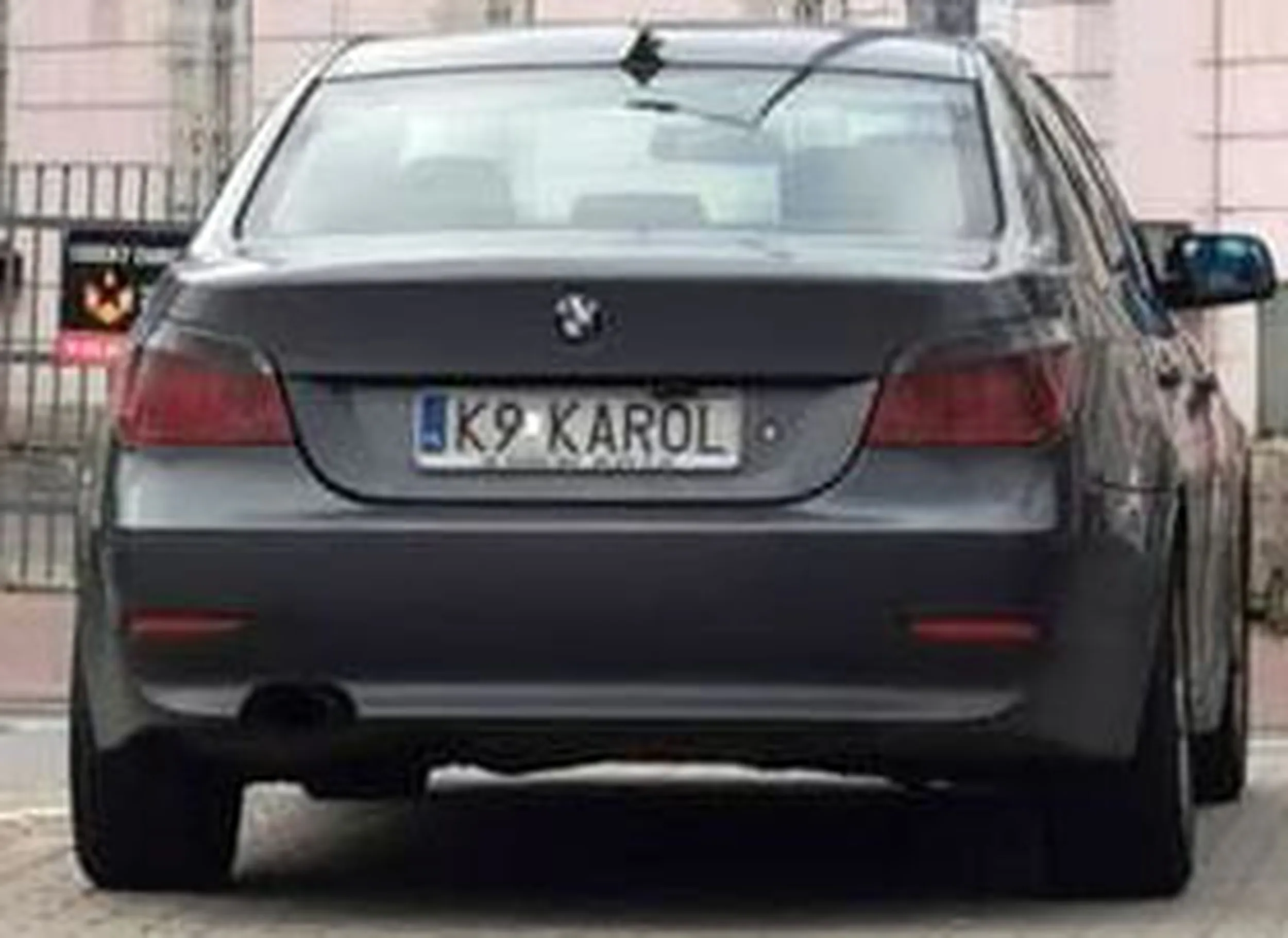 Fajny numer, blacha K9 KAROL