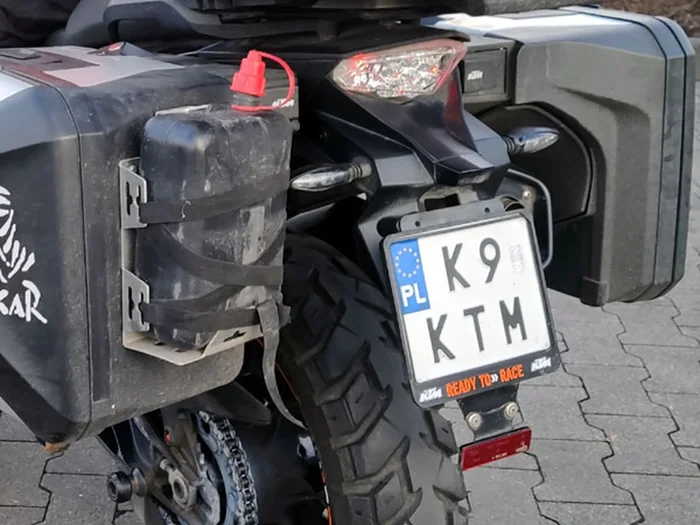 Fajny numer, blacha K9 KTM