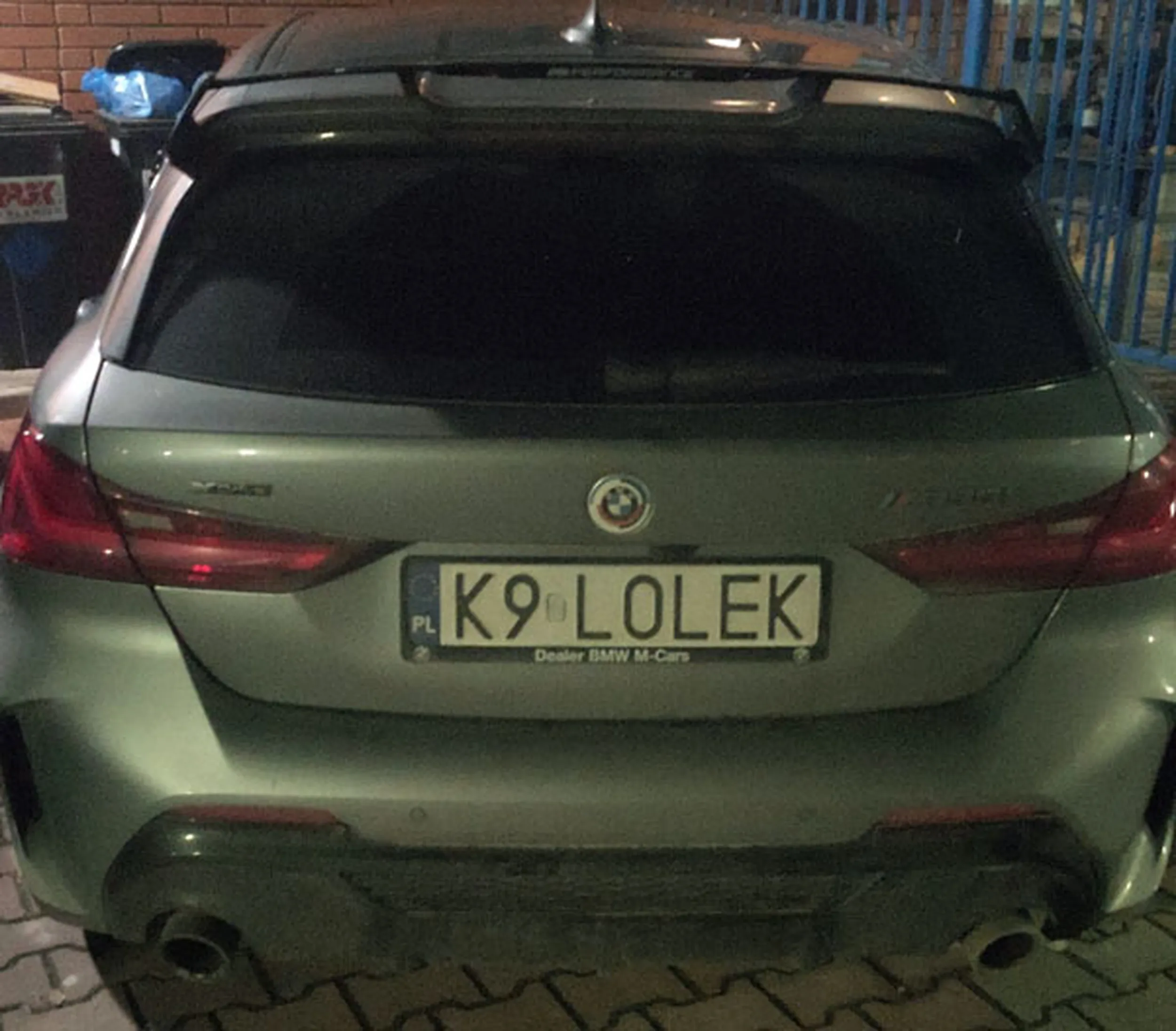 Fajny numer, blacha K9 LOLEK